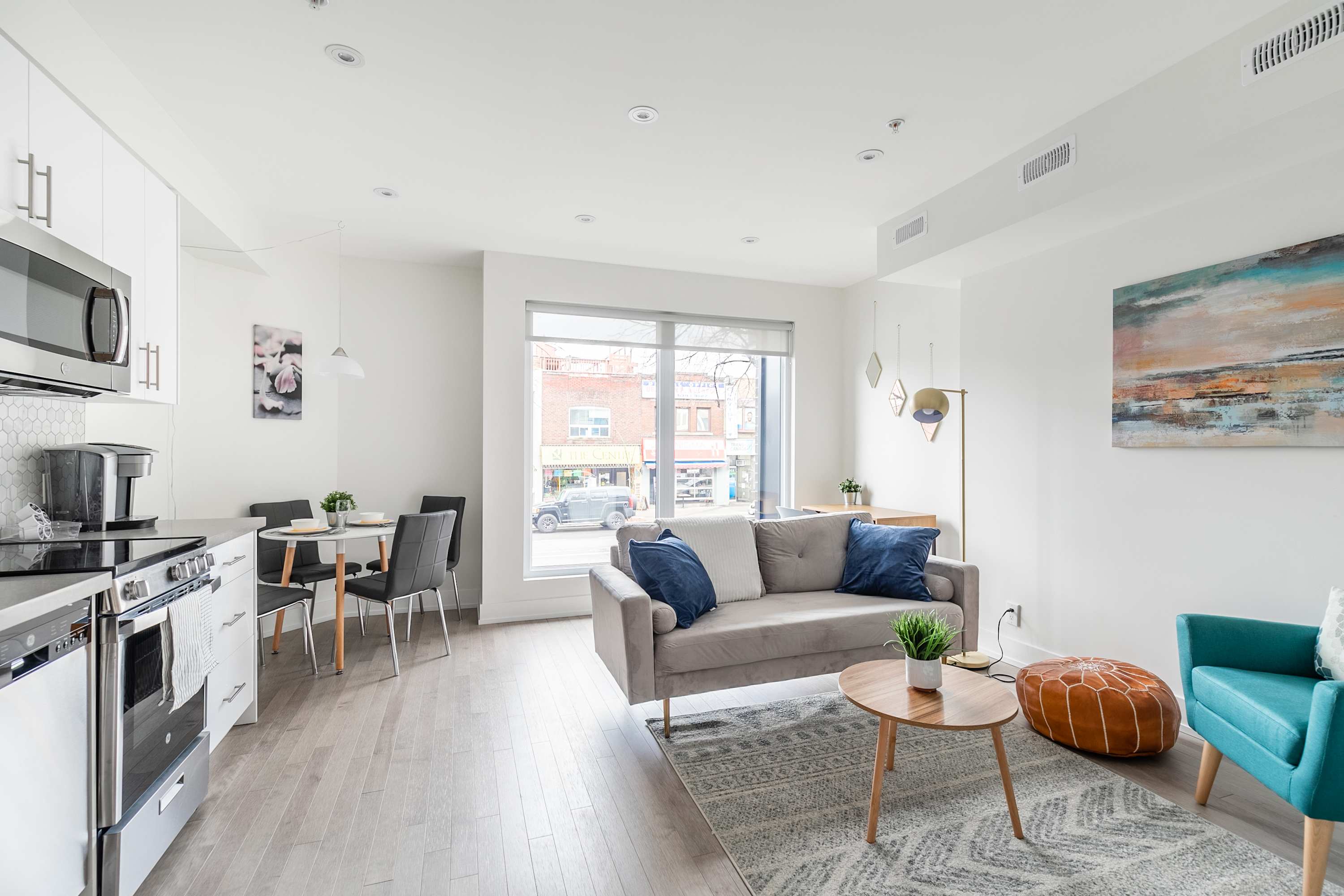 Stylish 3BR Condo near High Park Trails | Photo 3