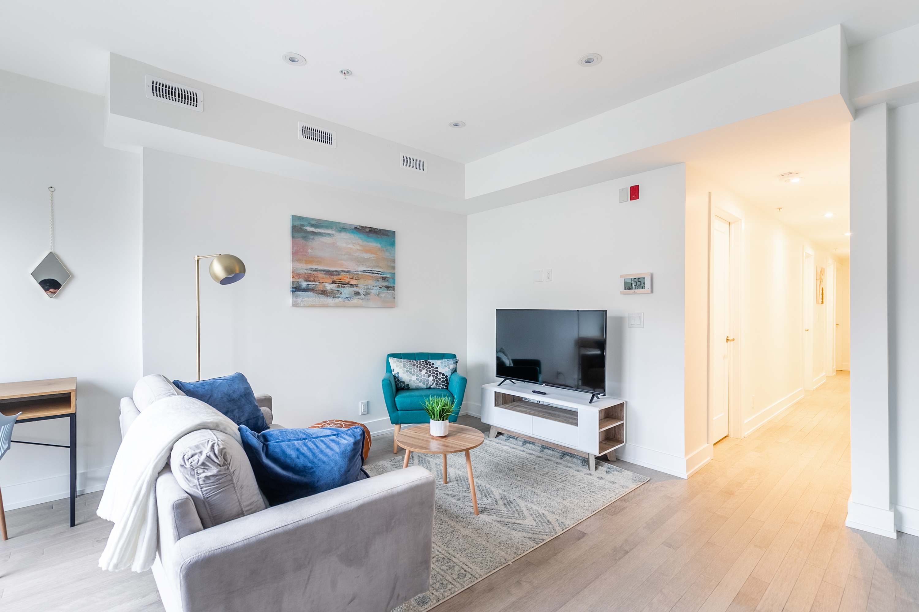 Stylish 3BR Condo near High Park Trails | Photo 10