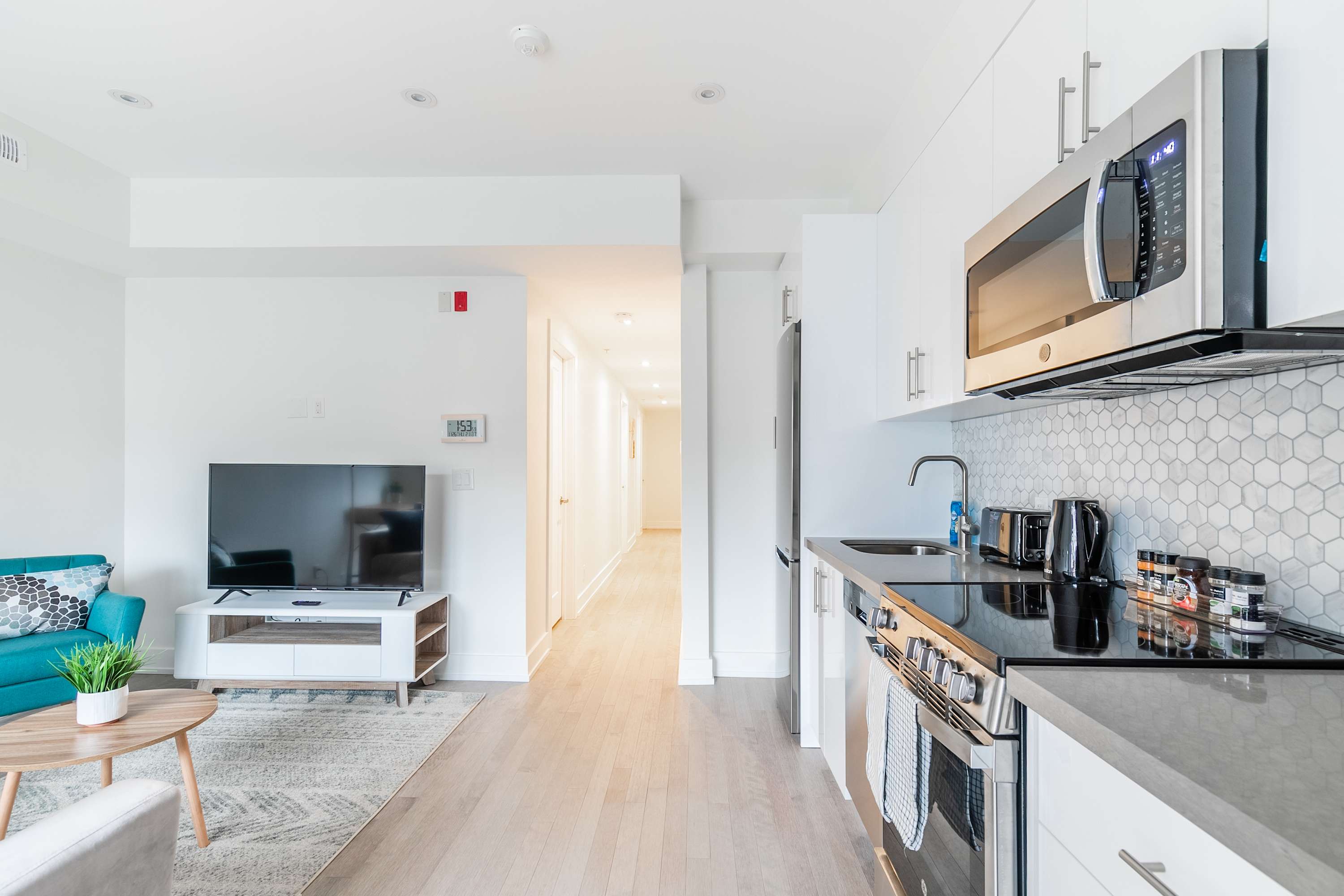 Stylish 3BR Condo near High Park Trails | Photo 11