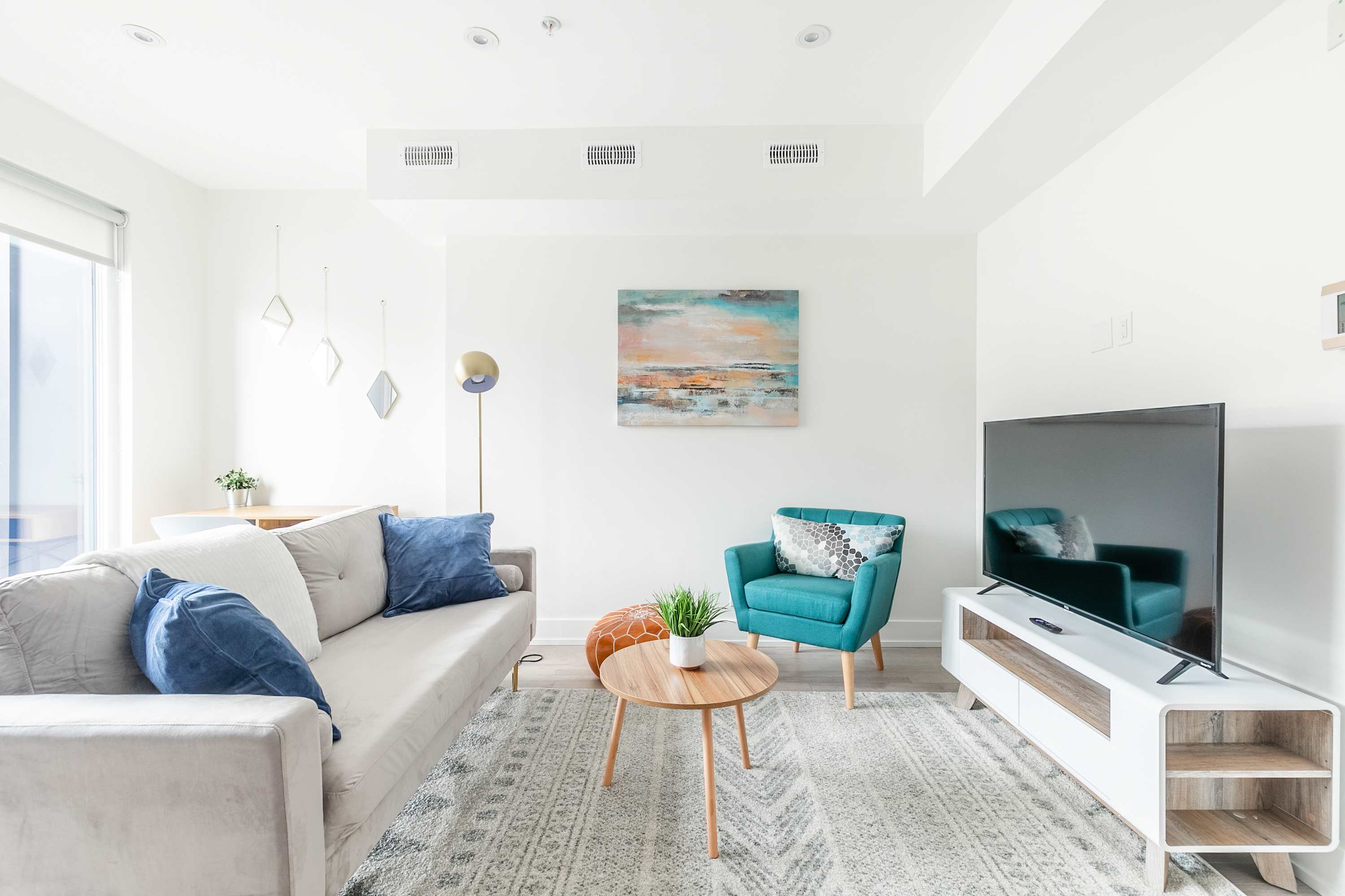 Stylish 3BR Condo near High Park Trails