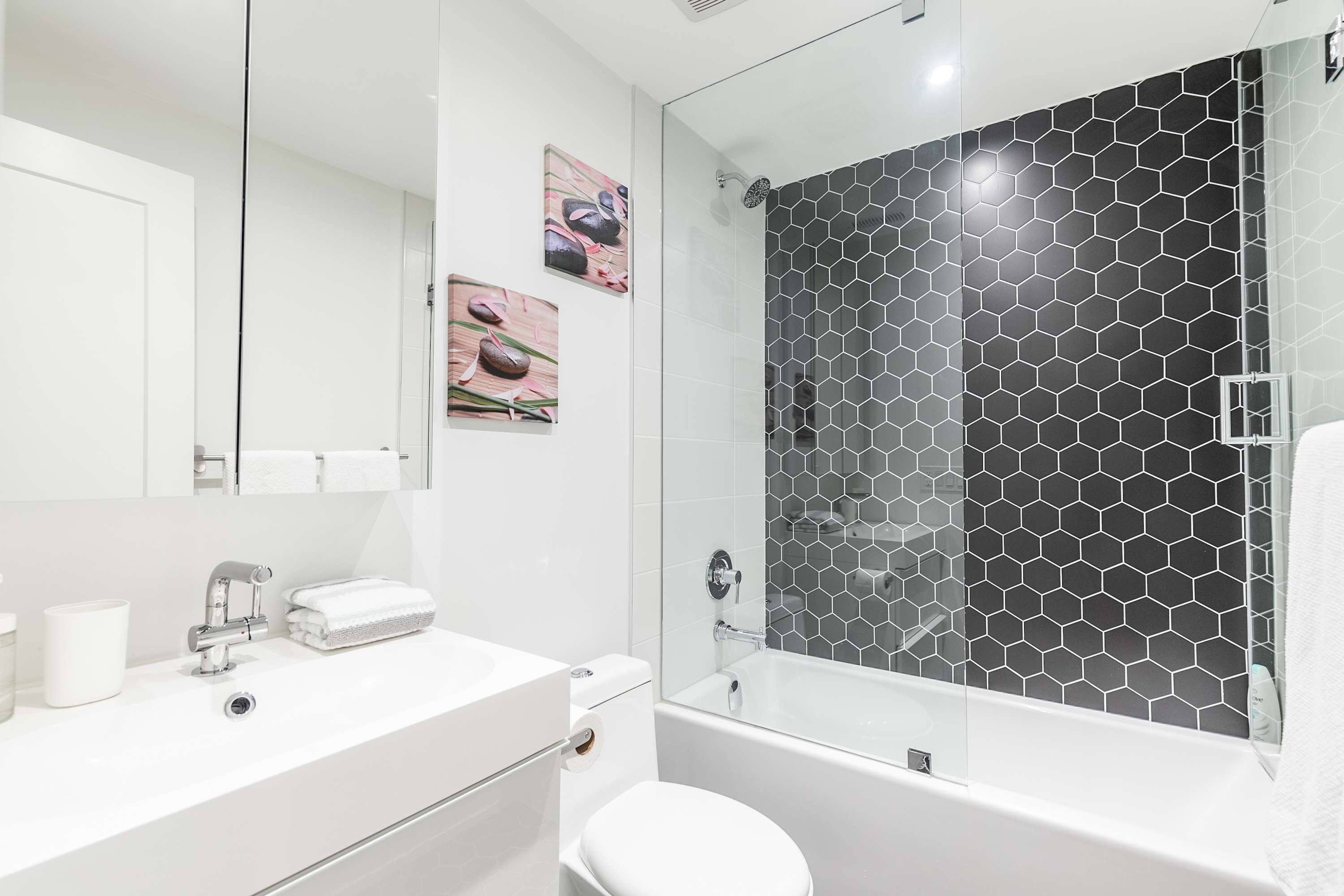 Stylish 3BR Condo near High Park Trails | Photo 15