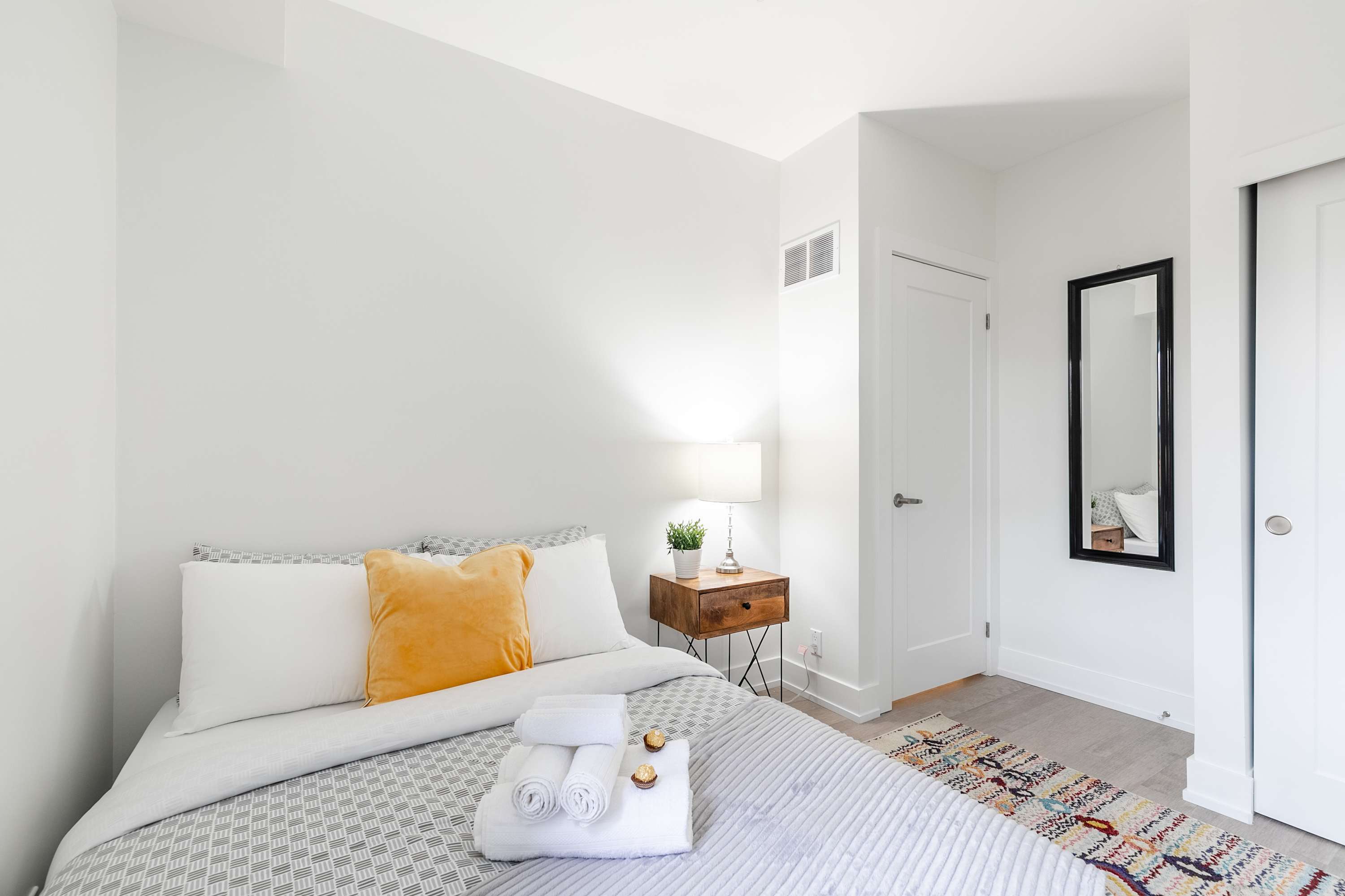 Stylish 3BR Condo near High Park Trails | Photo 14