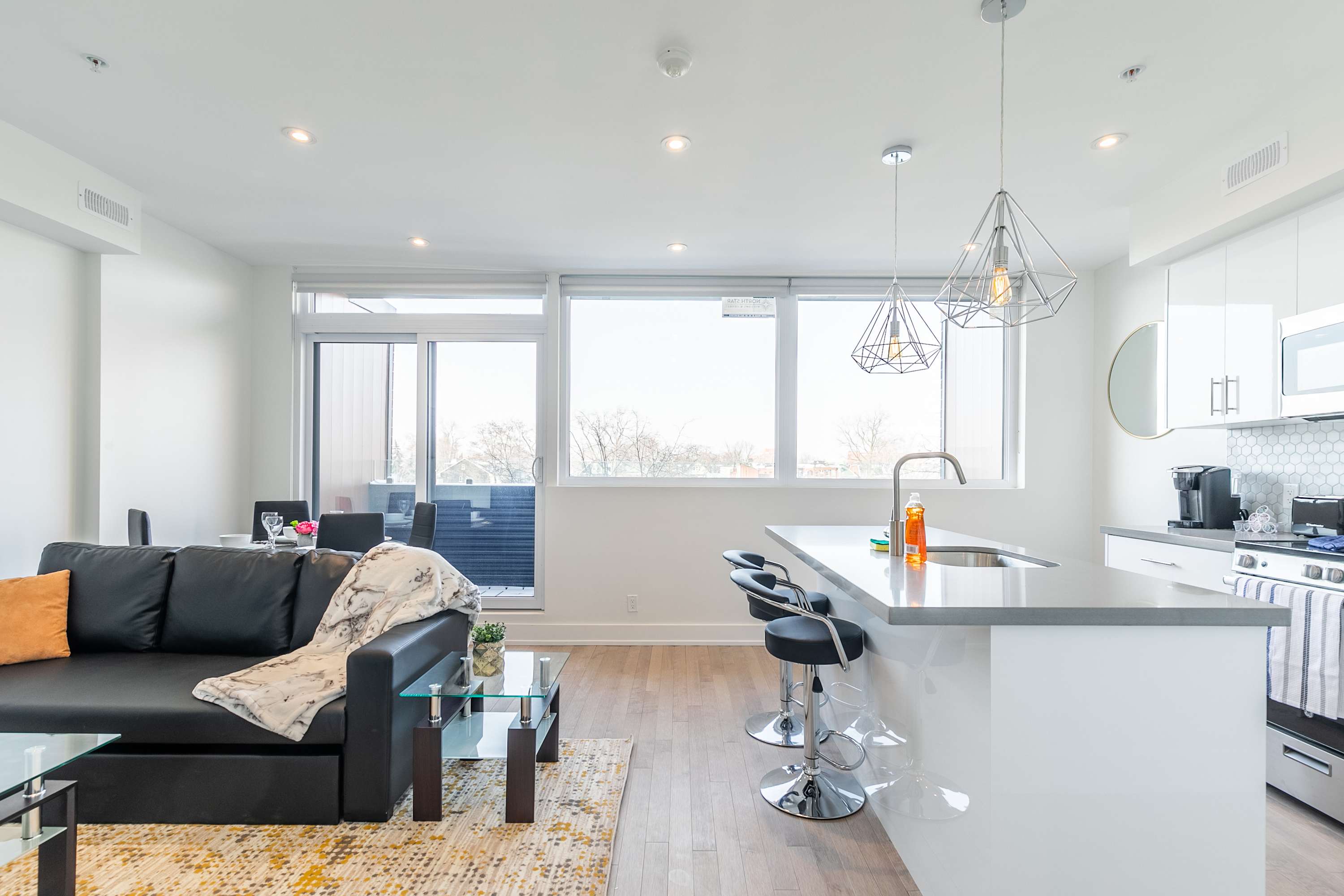 Bright Inviting 3BR Suite near High Park