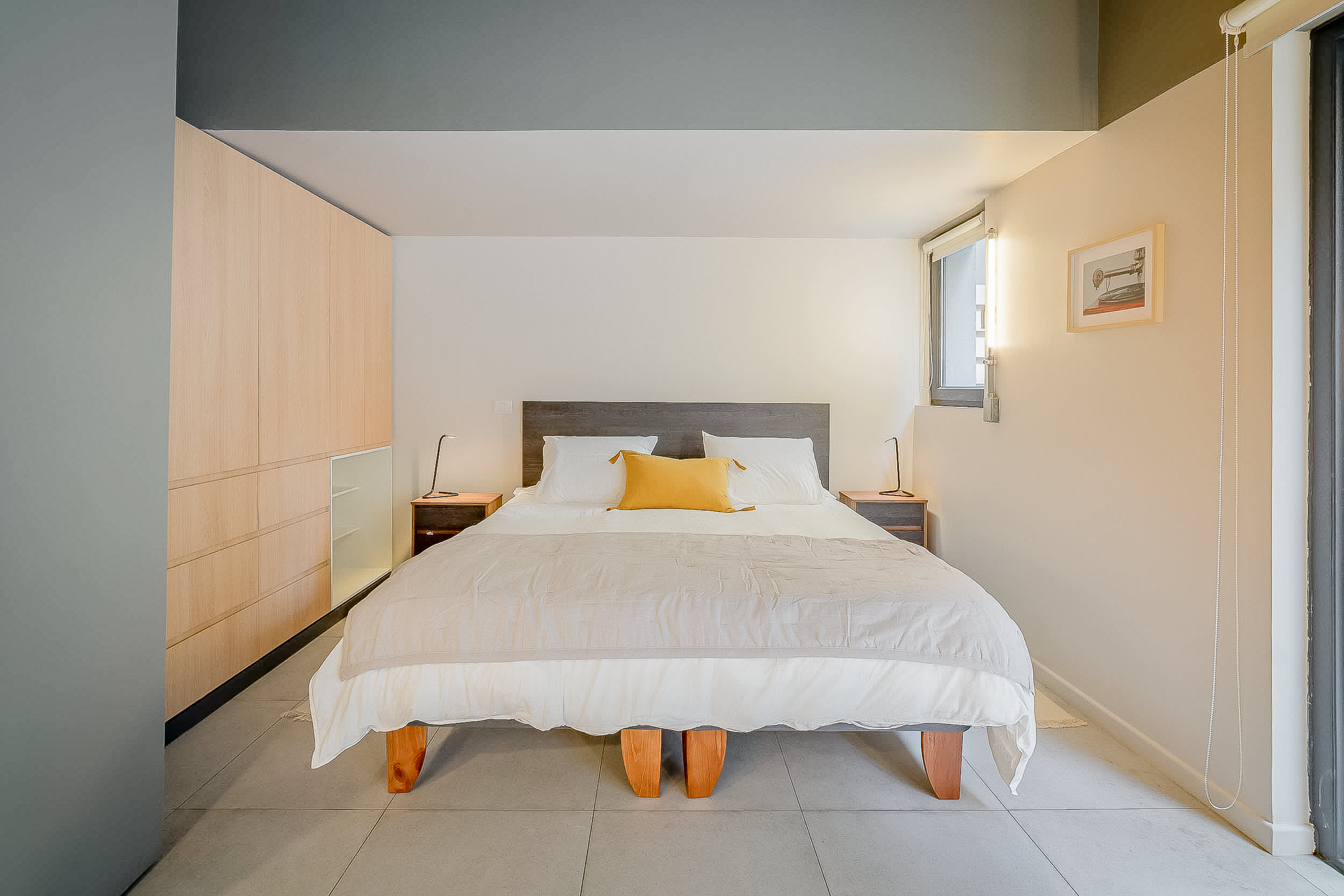 Relax in this cozy studio with a comfortable bed and ample storage, perfect for a restful stay in the heart of Chile.