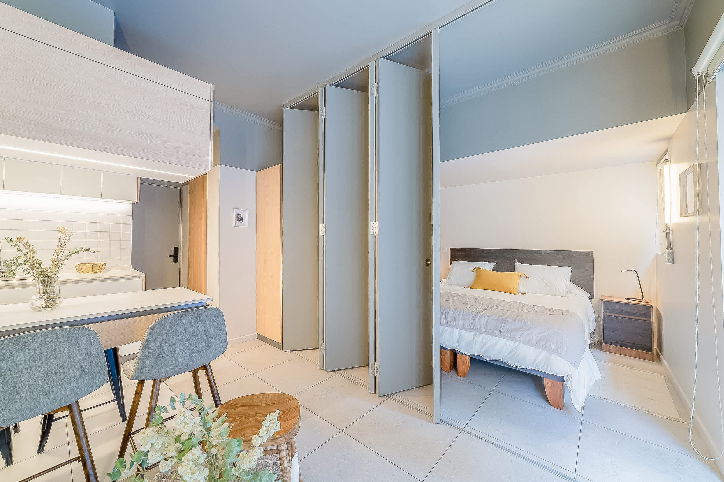 Cozy studio with modern amenities and a bright, inviting atmosphere. Perfect for a relaxing stay in the heart of the city.