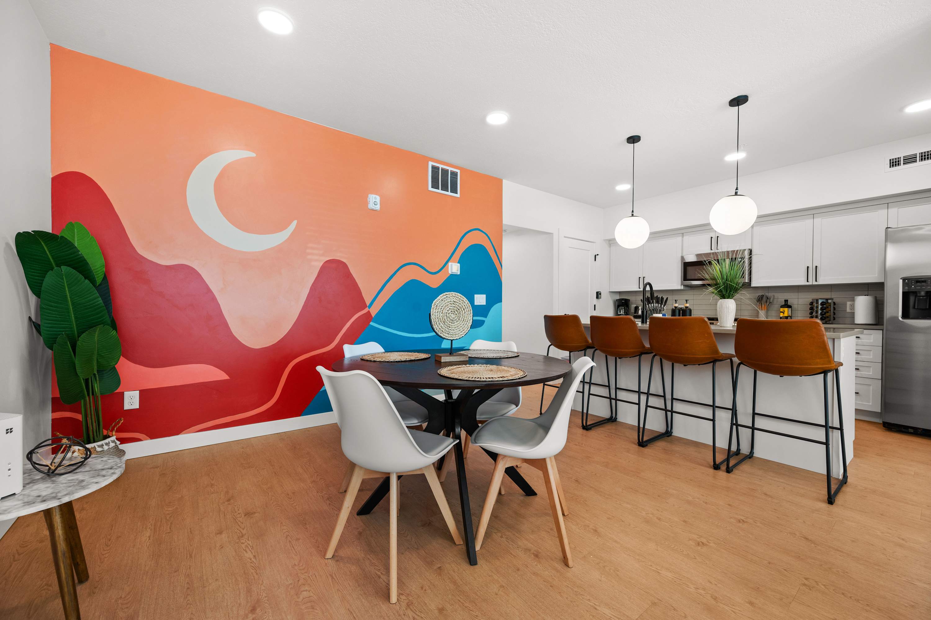 SLC - Townhome - Airport - Mountain Views Garage