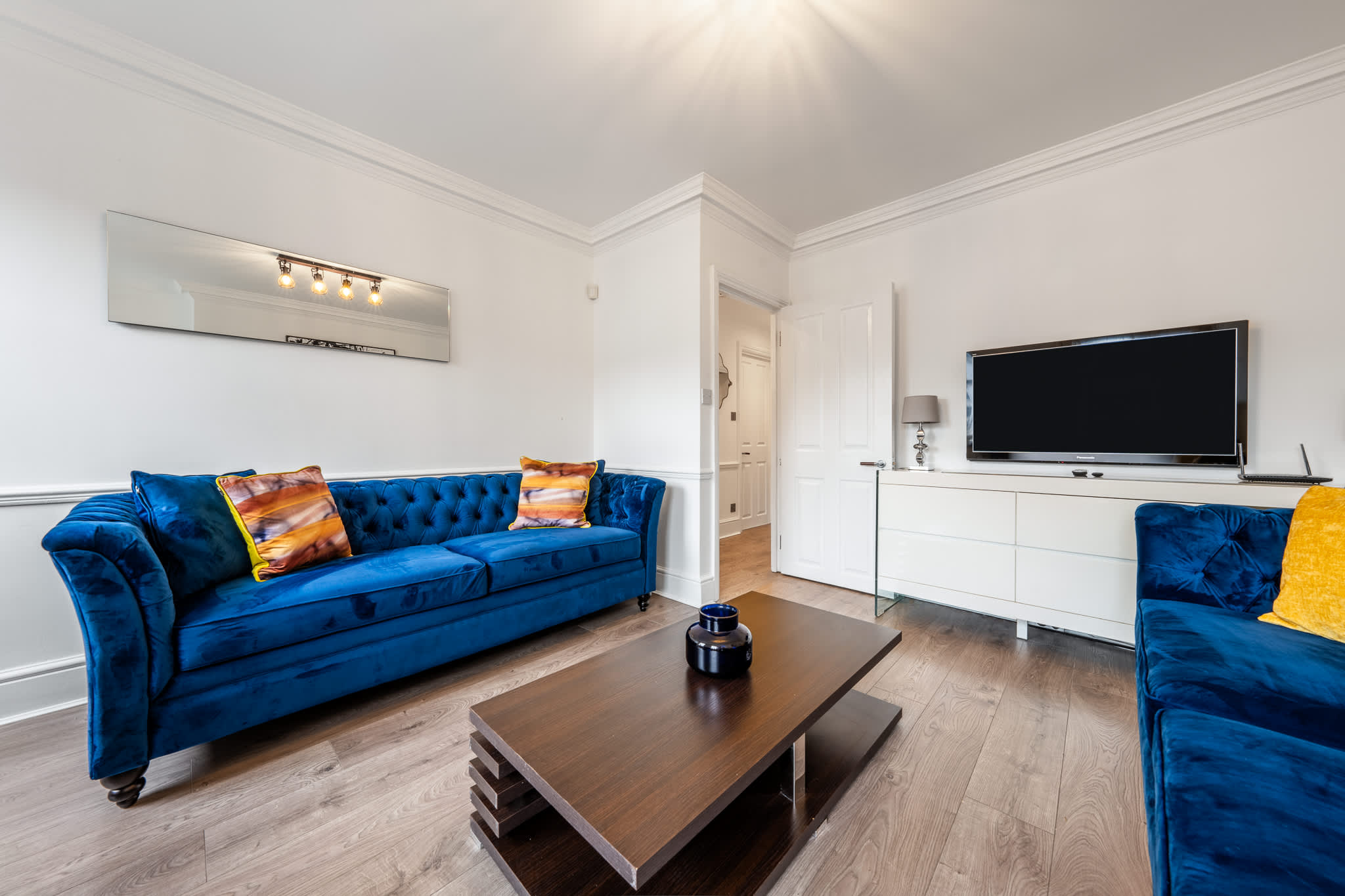 Modern Two-Bedroom Flat in Mayfair serviced apartment - London - VivreStays