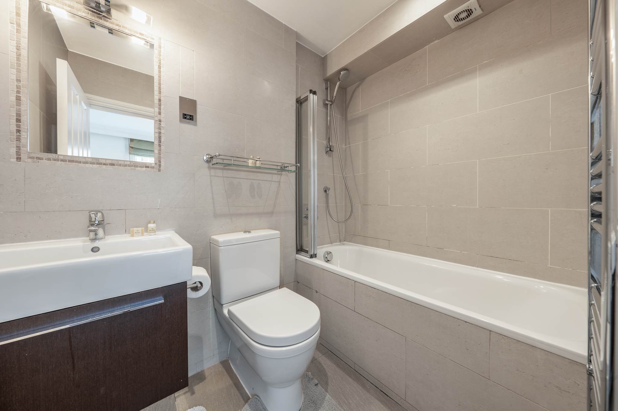 Modern Two-Bedroom Flat in Mayfair in Hertford Street W1J 7SS - Property image 21 - VivreStays