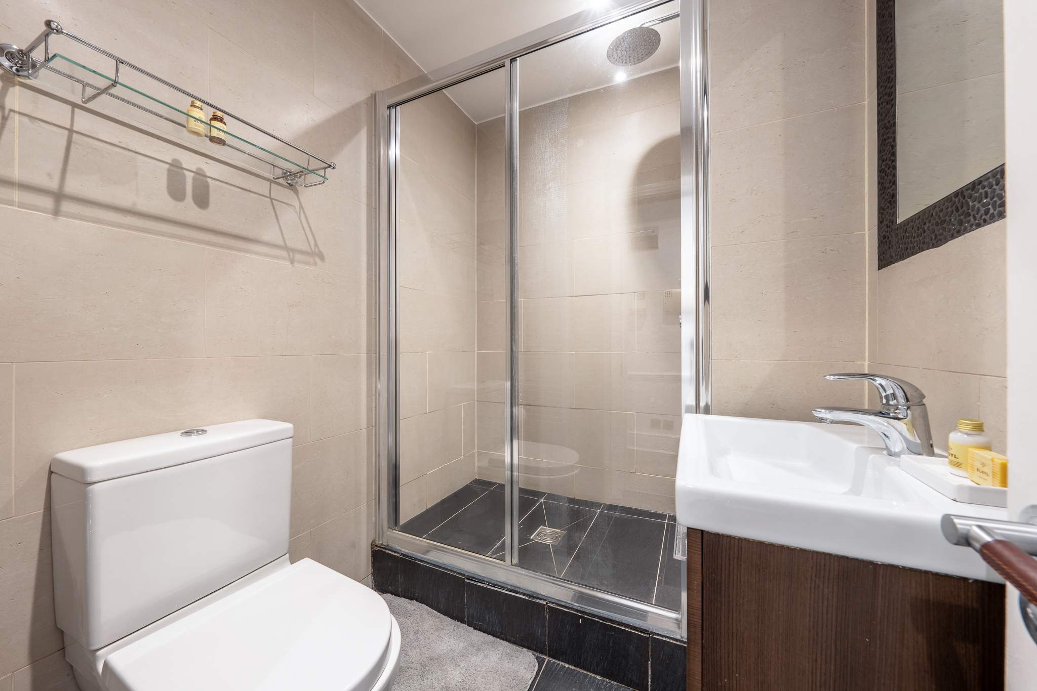 Modern Two-Bedroom Flat in Mayfair in Hertford Street W1J 7SS - Property image 18 - VivreStays