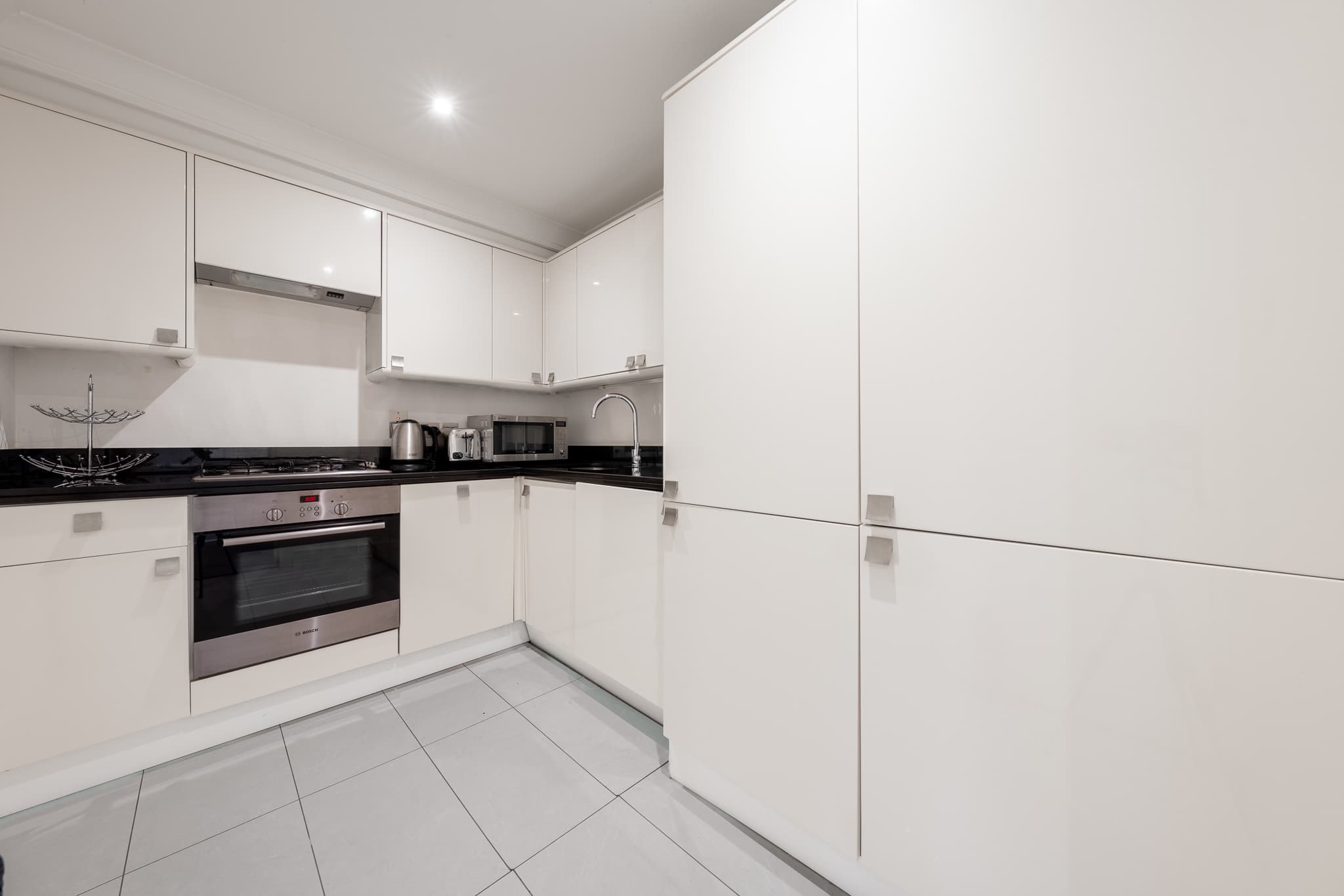 Modern Two-Bedroom Flat in Mayfair in Hertford Street W1J 7SS - Property image 13 - VivreStays