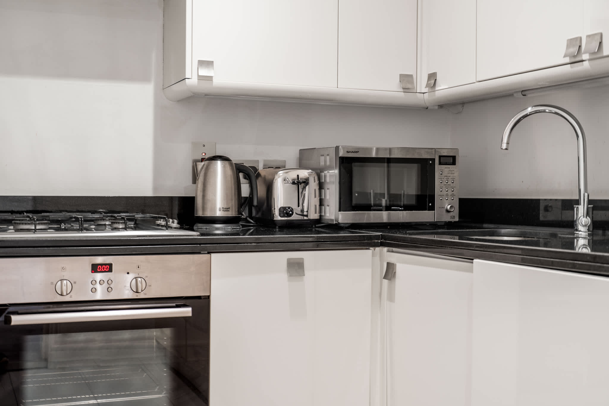 Modern Two-Bedroom Flat in Mayfair in Hertford Street W1J 7SS - Property image 10 - VivreStays