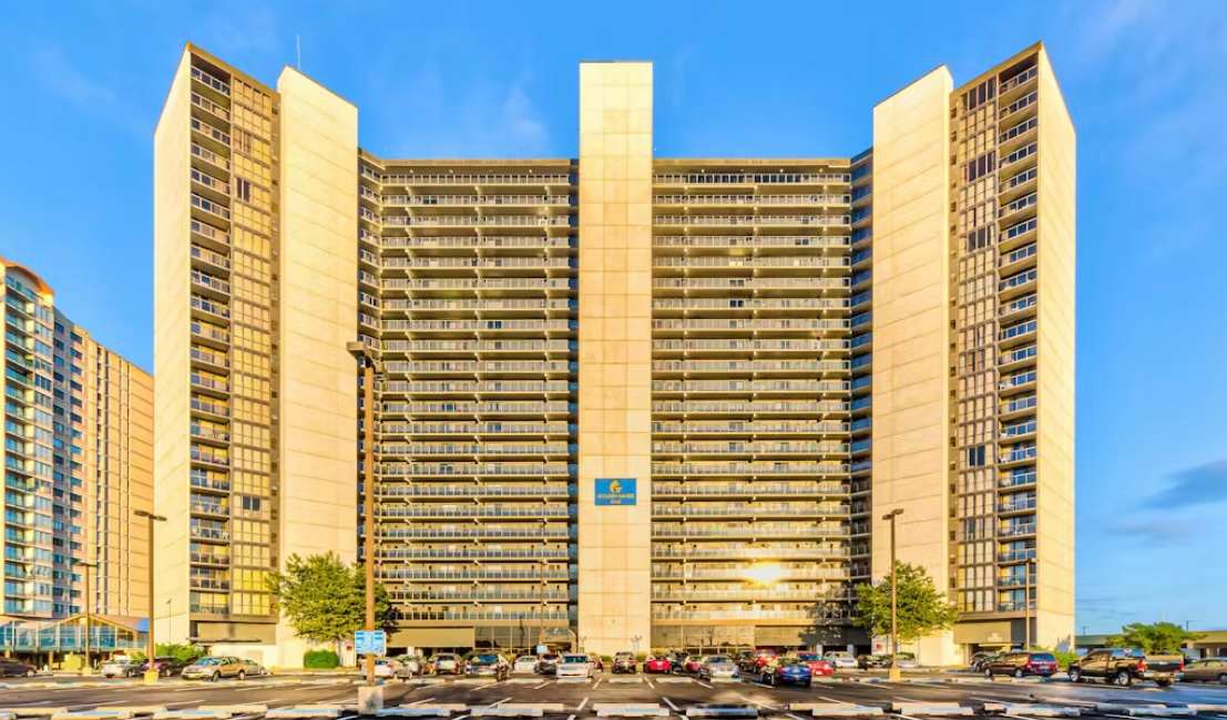 Golden Sands 701, Beachfront Family Resort Escape