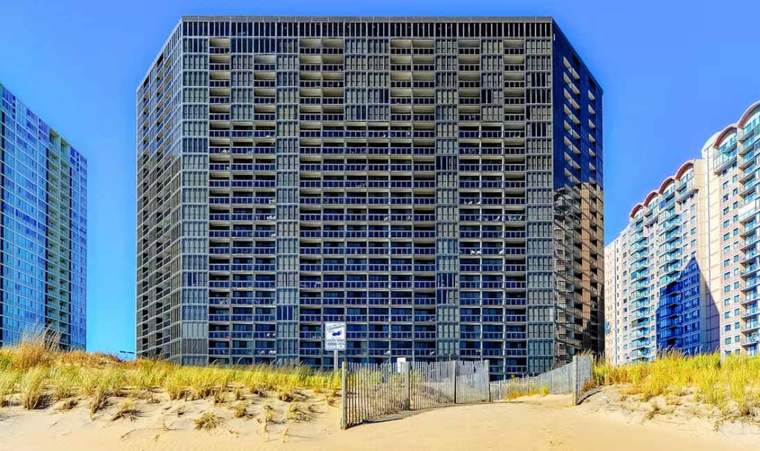 Golden Sands 701, Beachfront Family Resort Escape
