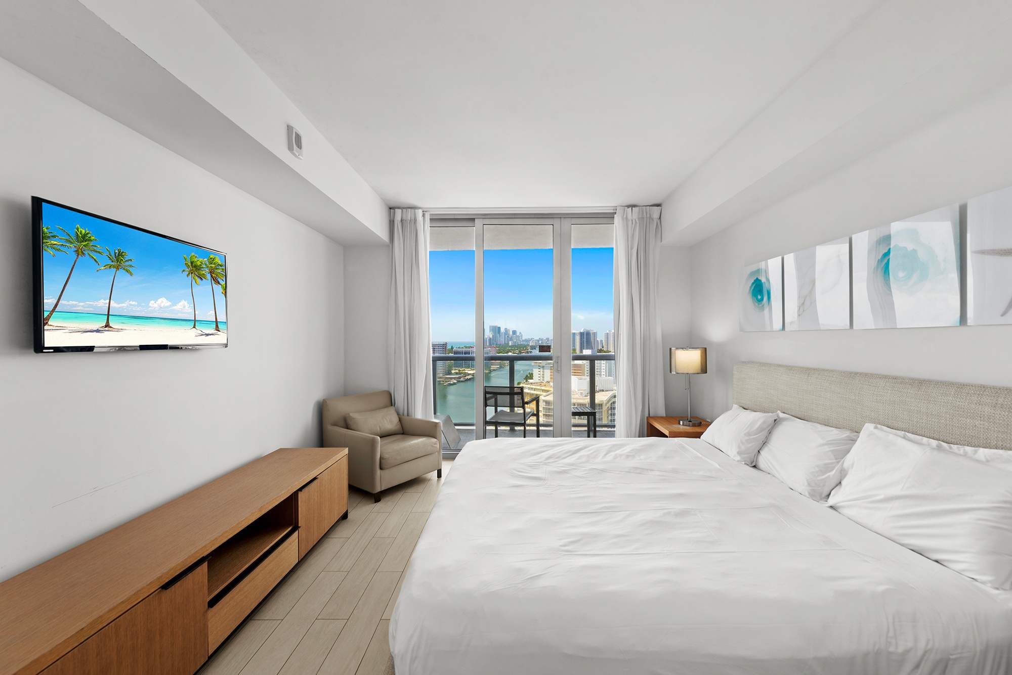 Breezy Water Views – Walk to the Beach 23rd Floor 4