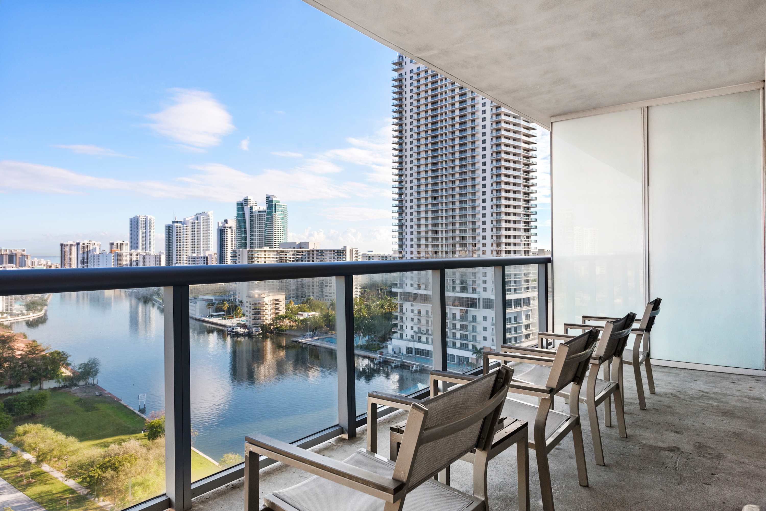 Coastal Charm – Minutes from the Shore