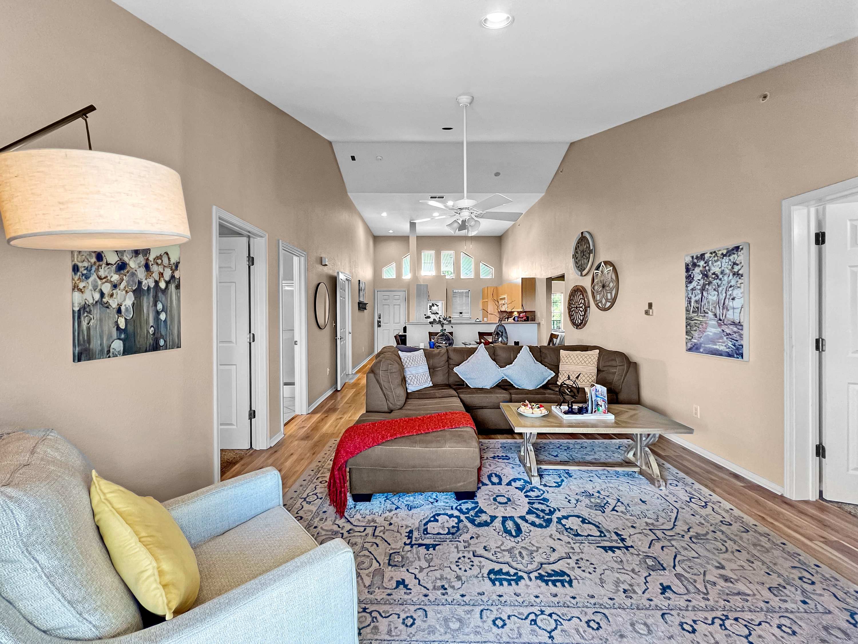 Secluded Condo- Near 76-Strip
