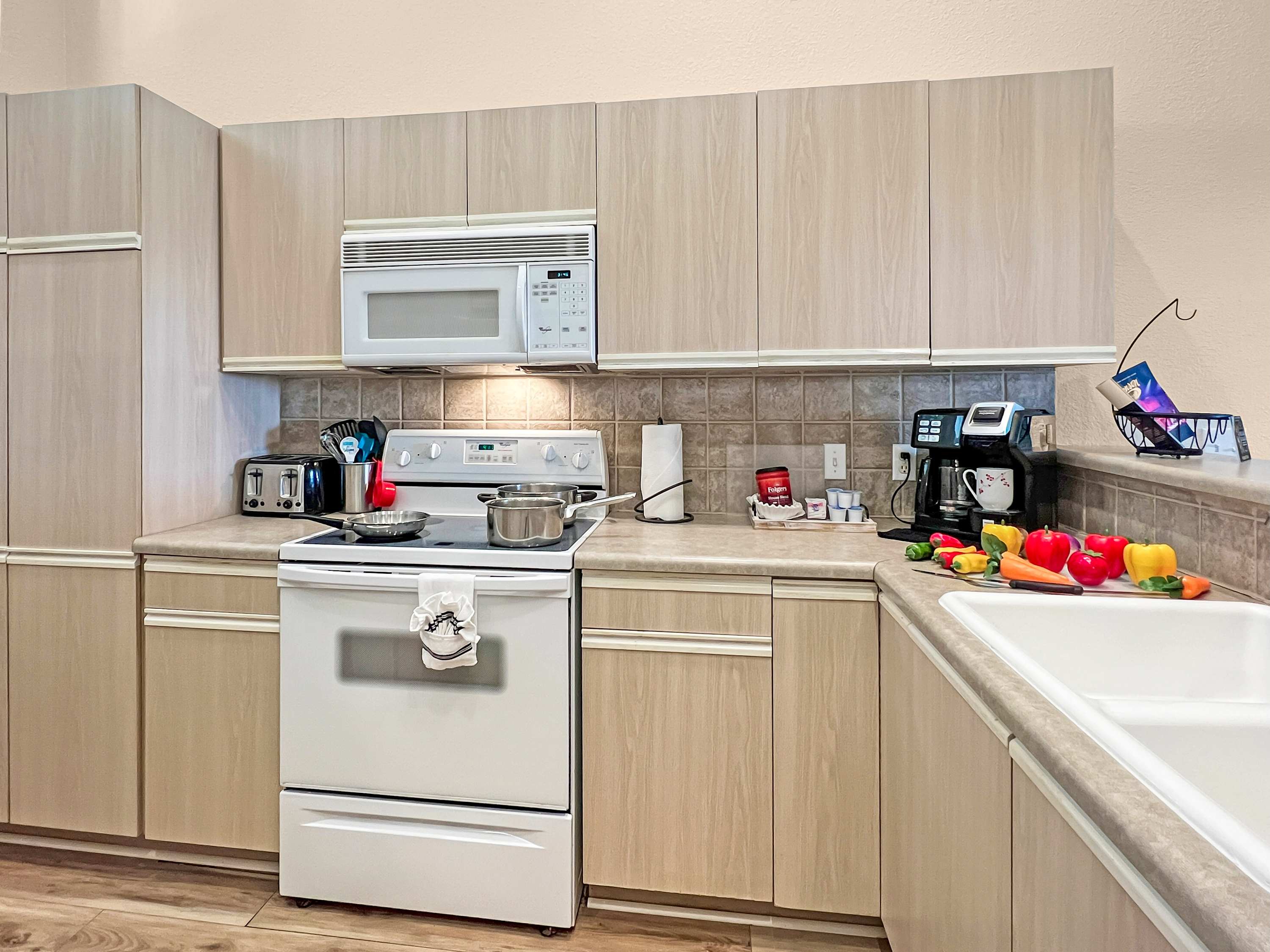 Secluded Condo- Near 76-Strip