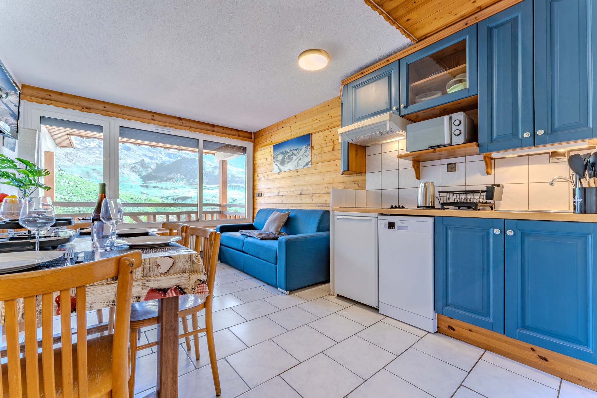 Slopeside Apt w/ Mountain Views — Val Thorens, Auvergne-Rhône-Alpes — vacation rental
