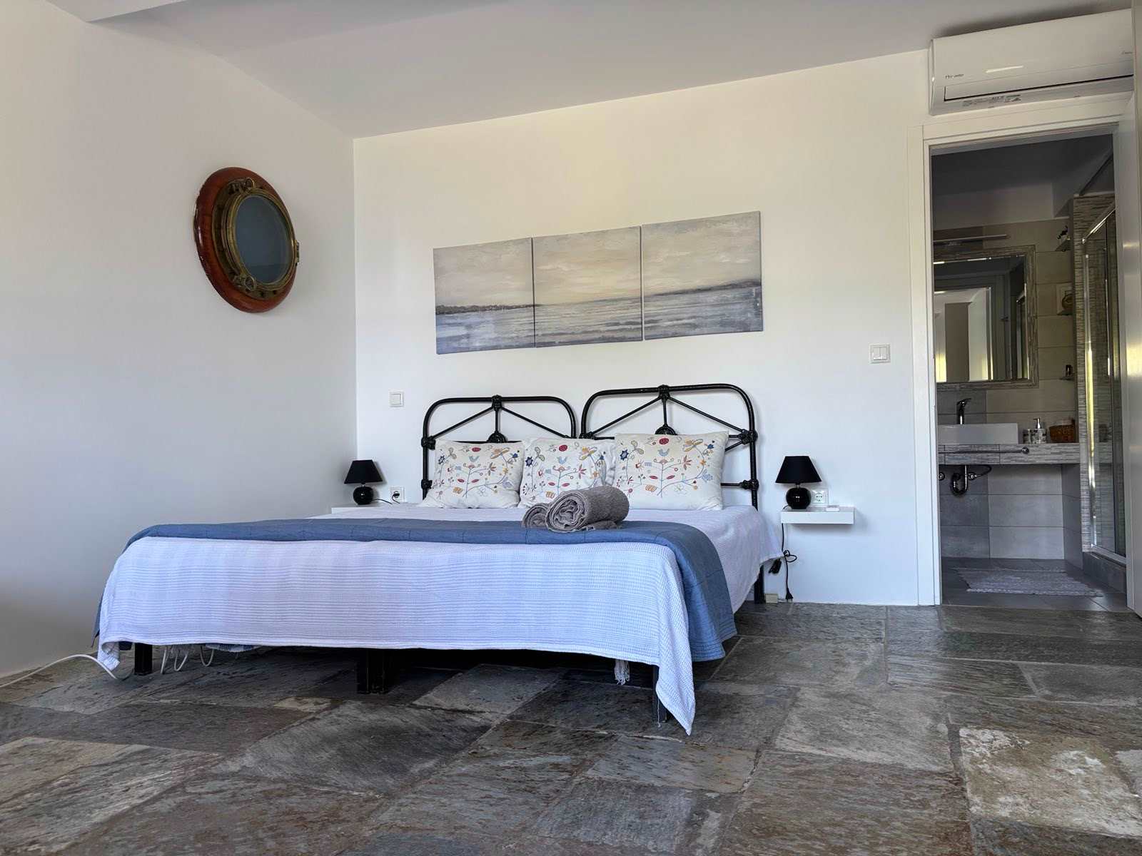 Fully Equipped Studio in Spetses with Patio & View in Spetses — photo 1