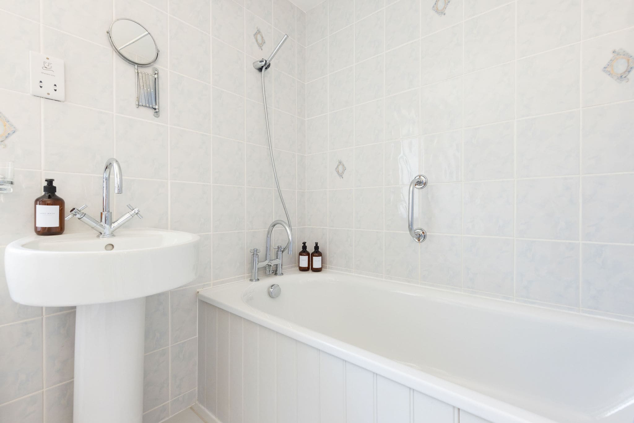 Classic white suite with handy shower and stylish fittings