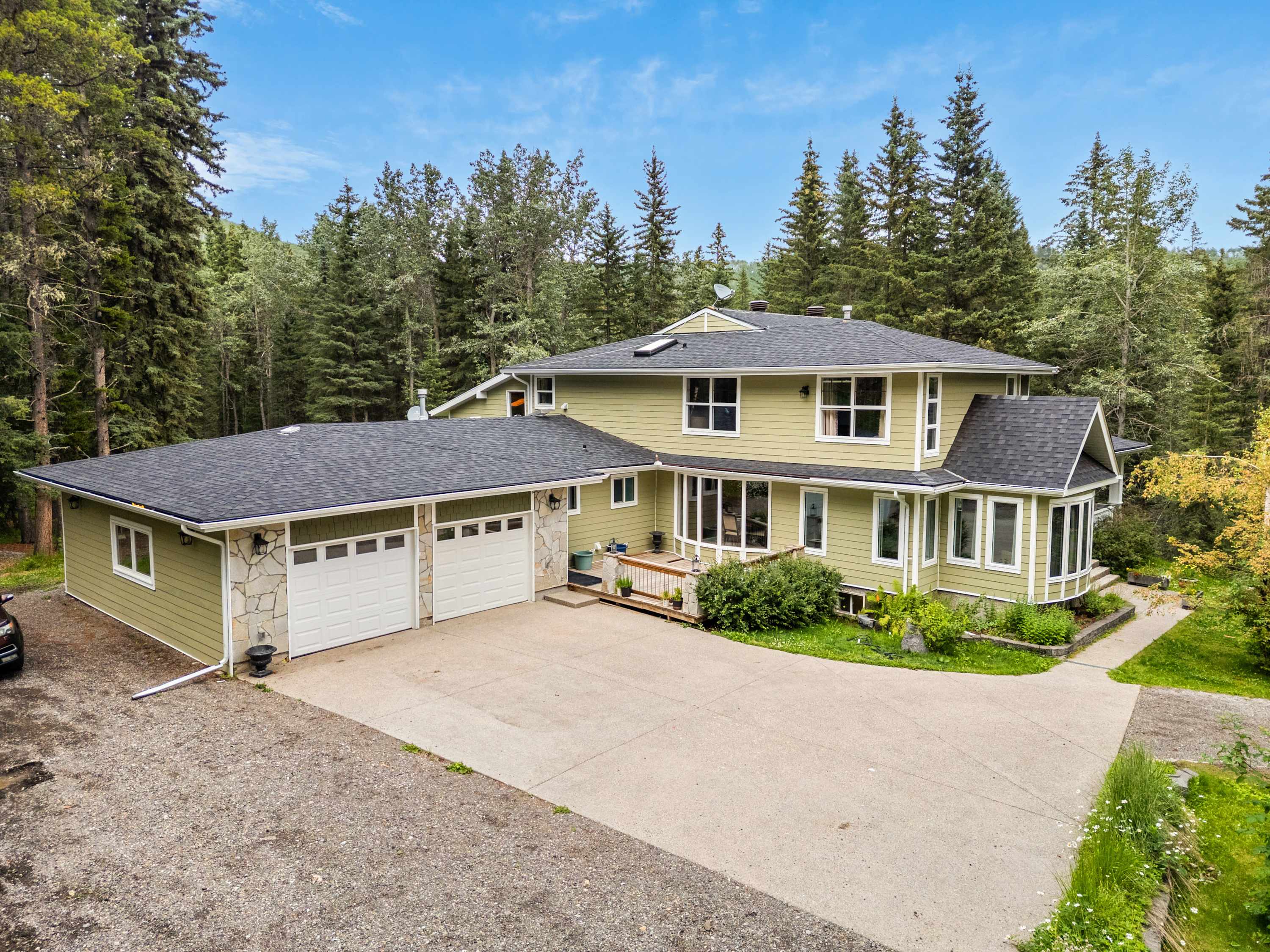 Freele Escape | Hot Tub | Nature Lovers Dream! | — Priddis, Alberta — vacation rental