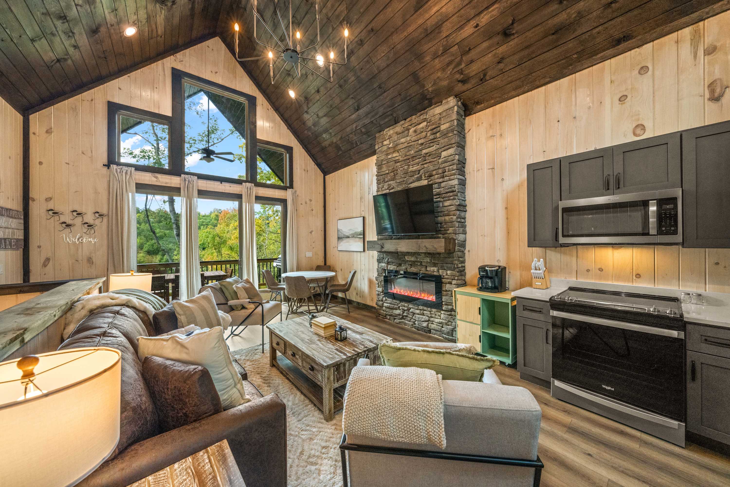 Luxury Lake Retreat • Hot Tub • Game Room — Sevierville, TN — vacation rental