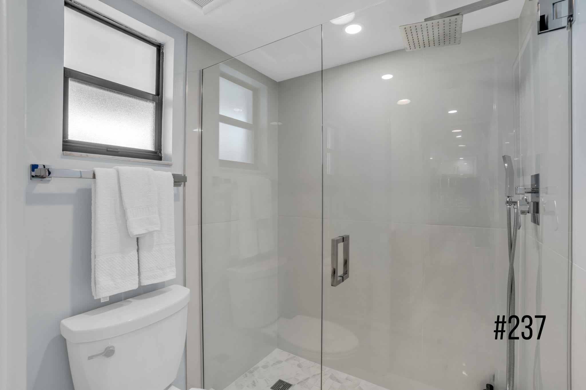 E 234 F 237 Perfect for Group Travel | Photo 46