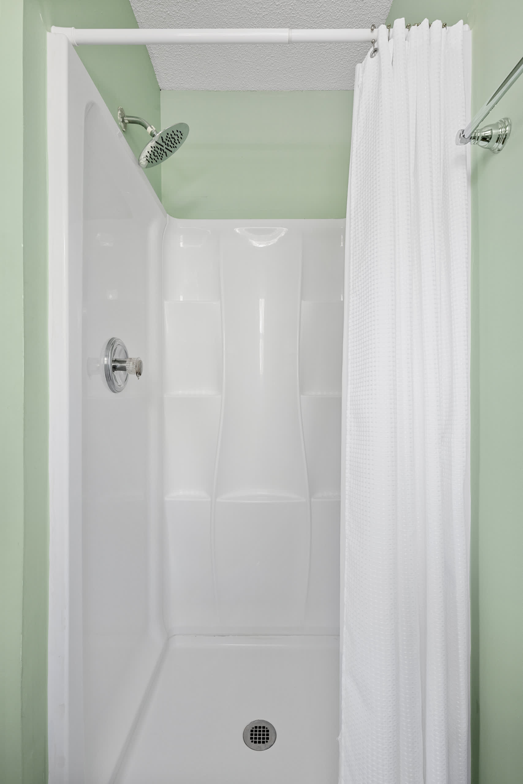 Walk-in shower 