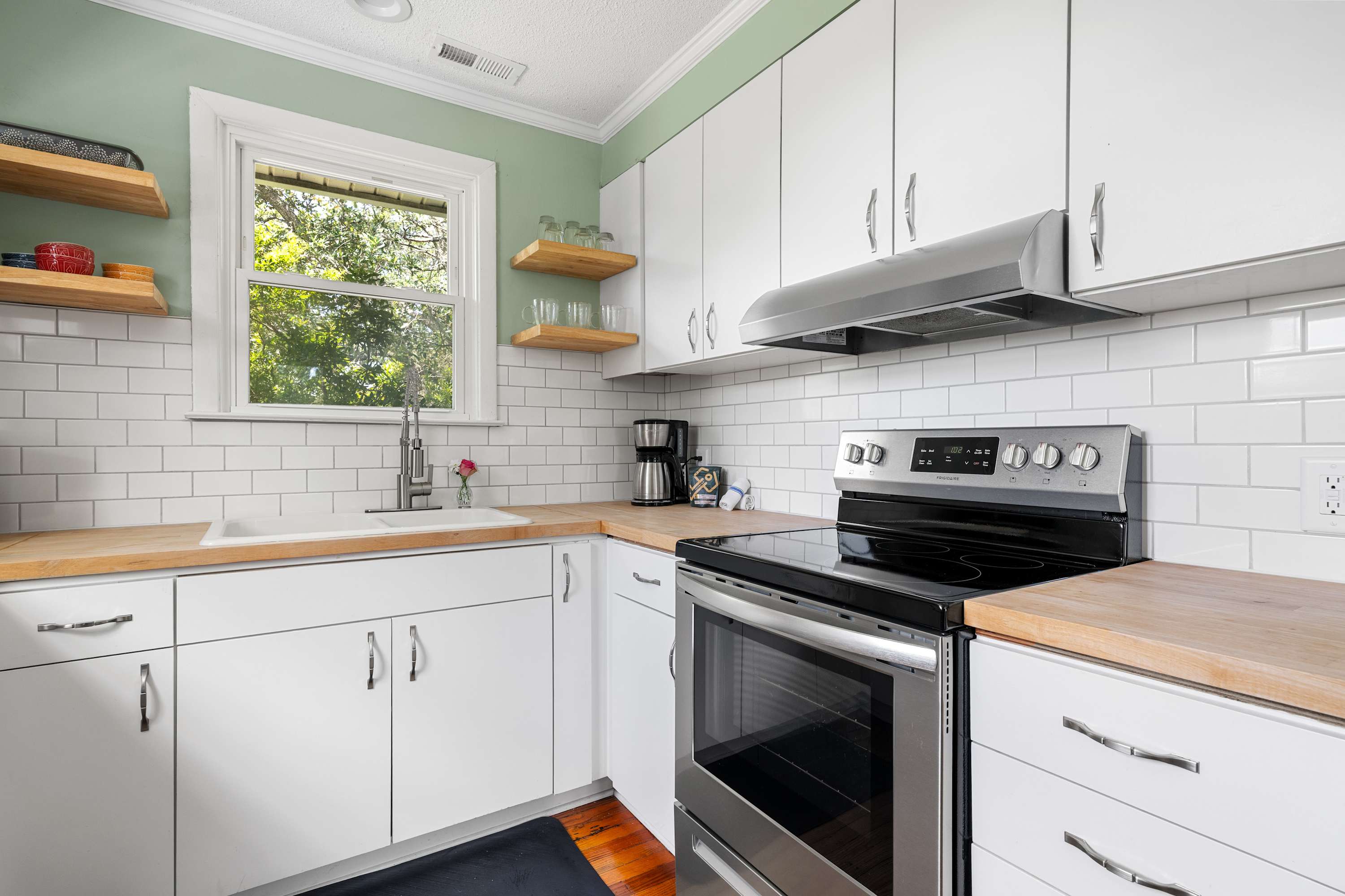 Fully equipped kitchen with everything you need 