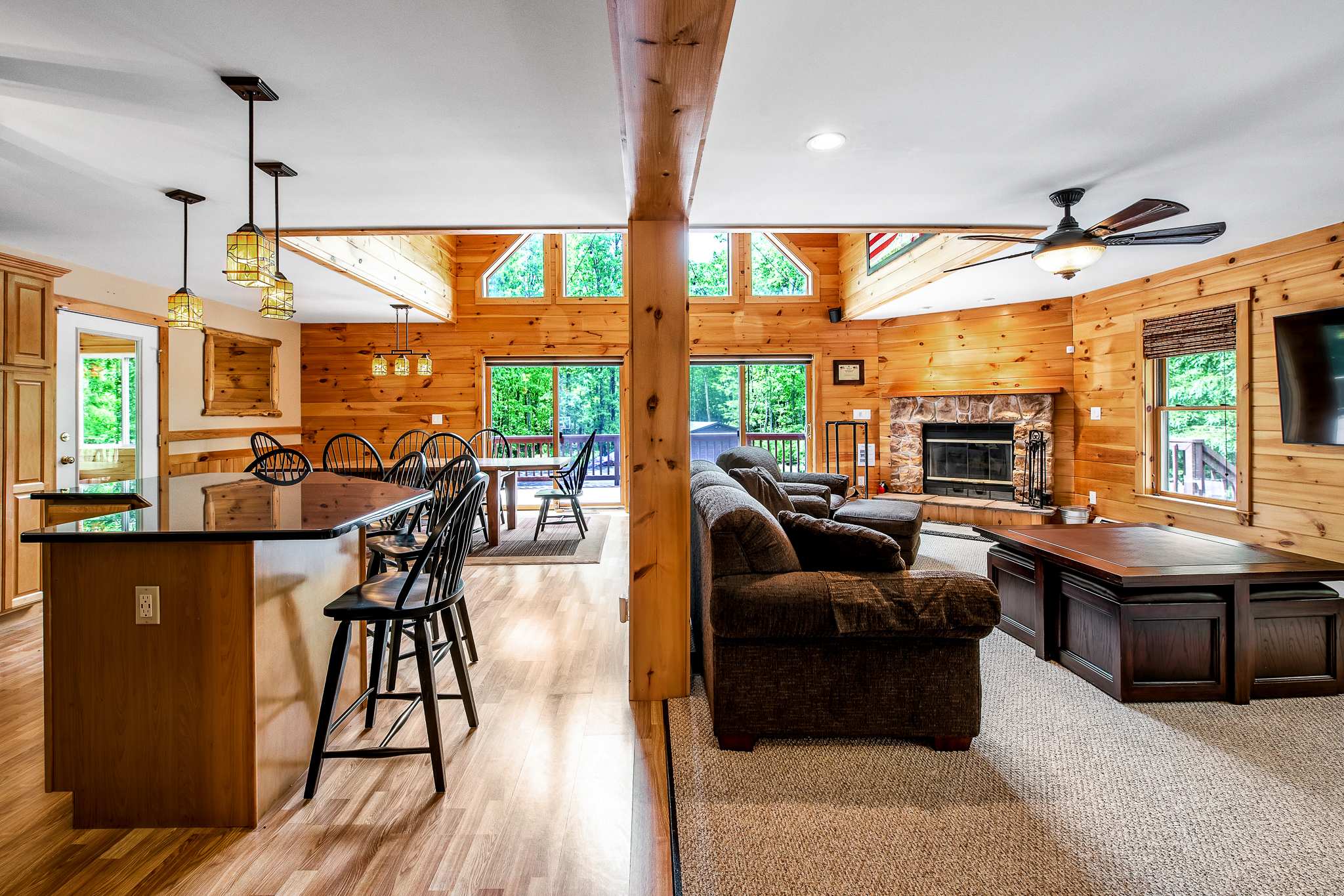 Massive Log Chalet with Hot Tub 2