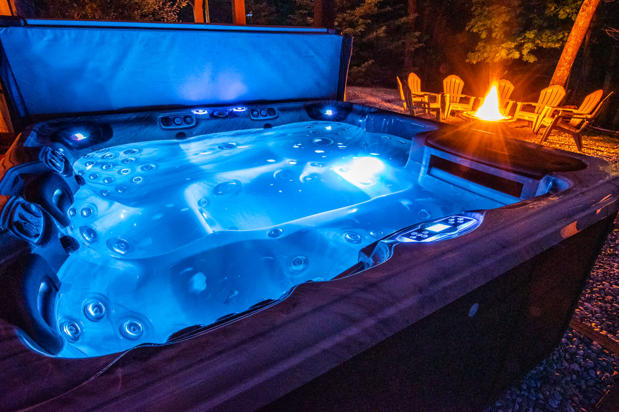 Massive Log Chalet with Hot Tub 4