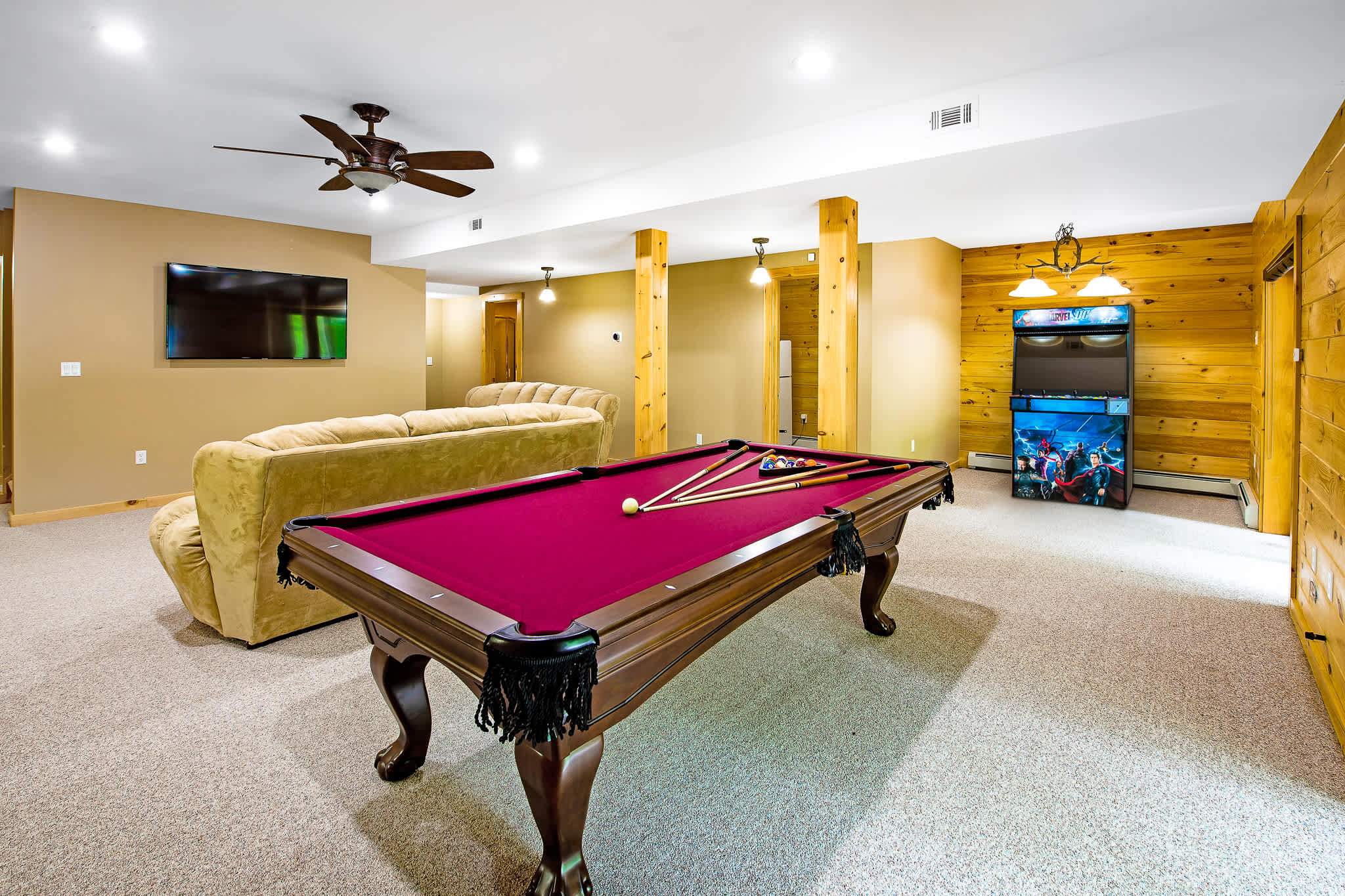 Massive Log Chalet with Hot Tub 6