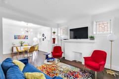 Gather Around the Mid-Century Table at a Tranquil Haven — Detroit, MI — vacation rental