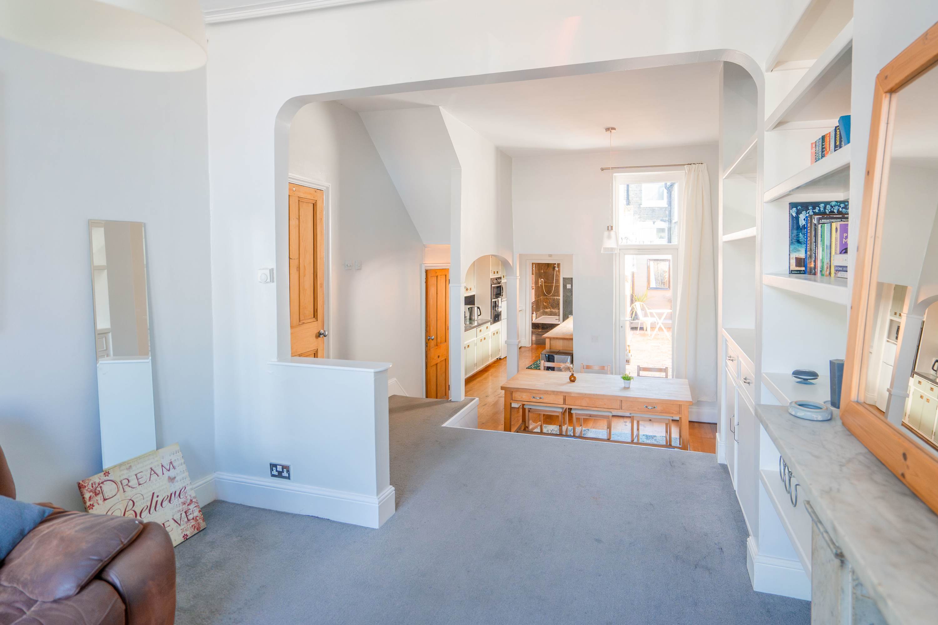 Vauxhall House: 5 Beds, Terrace & Garden - Photo 2