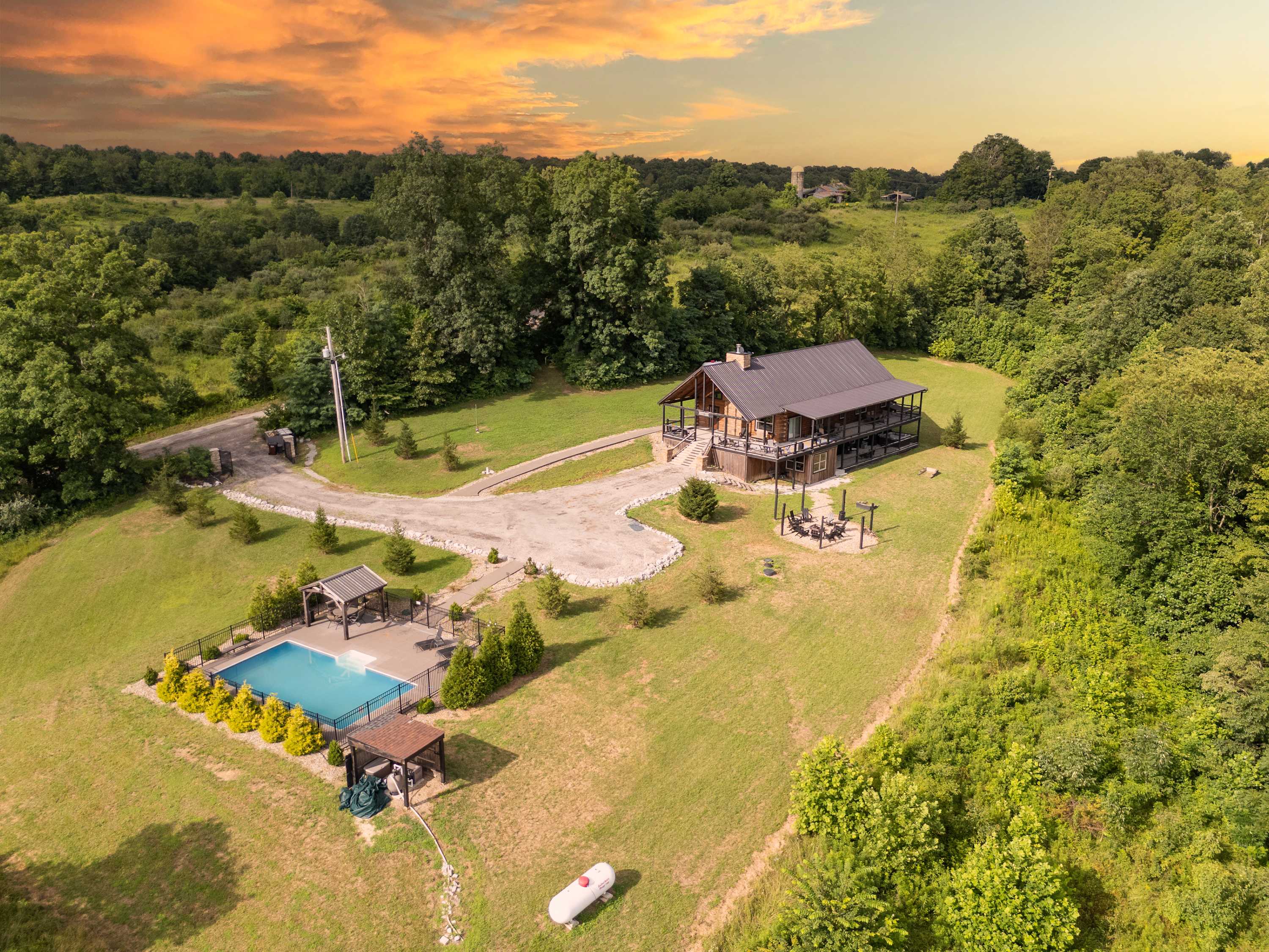 Serenity Ridge • 6 Br Sleeps 16 • Pool • Hot Tub — Creola, OH — vacation rental