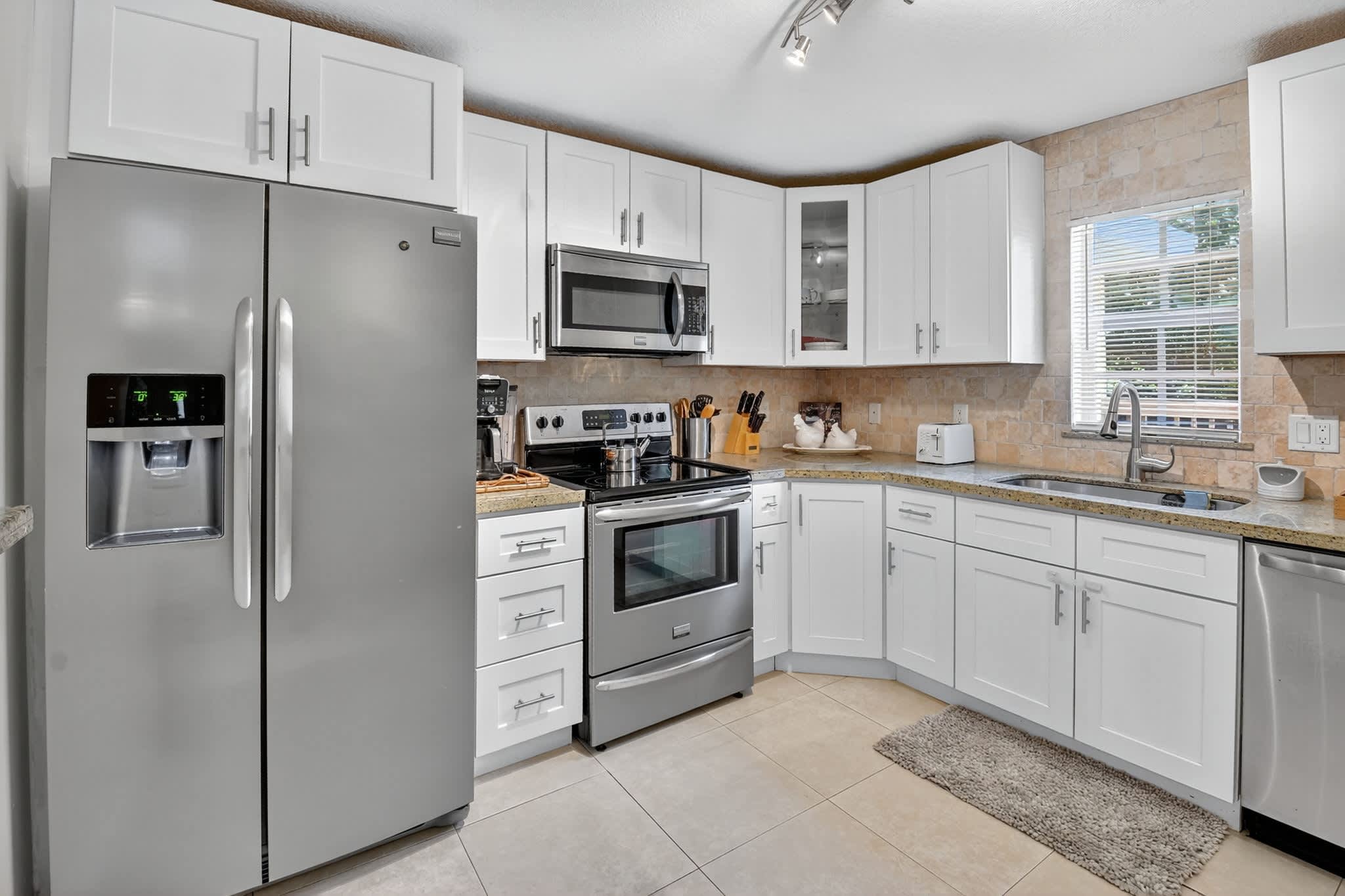 The airy kitchen offers ample space & all the comforts of home​