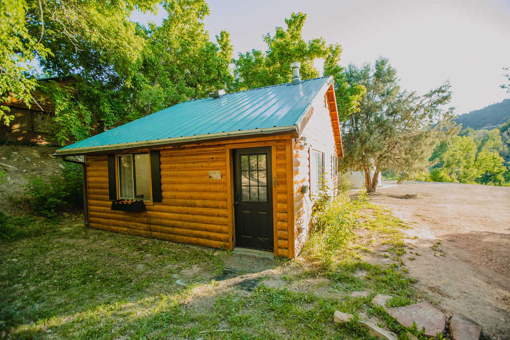 Cozy Cabin Retreat Near Zion & Bryce Canyon National Parks, Hot Tub & Stargazing — Glendale, UT — vacation rental