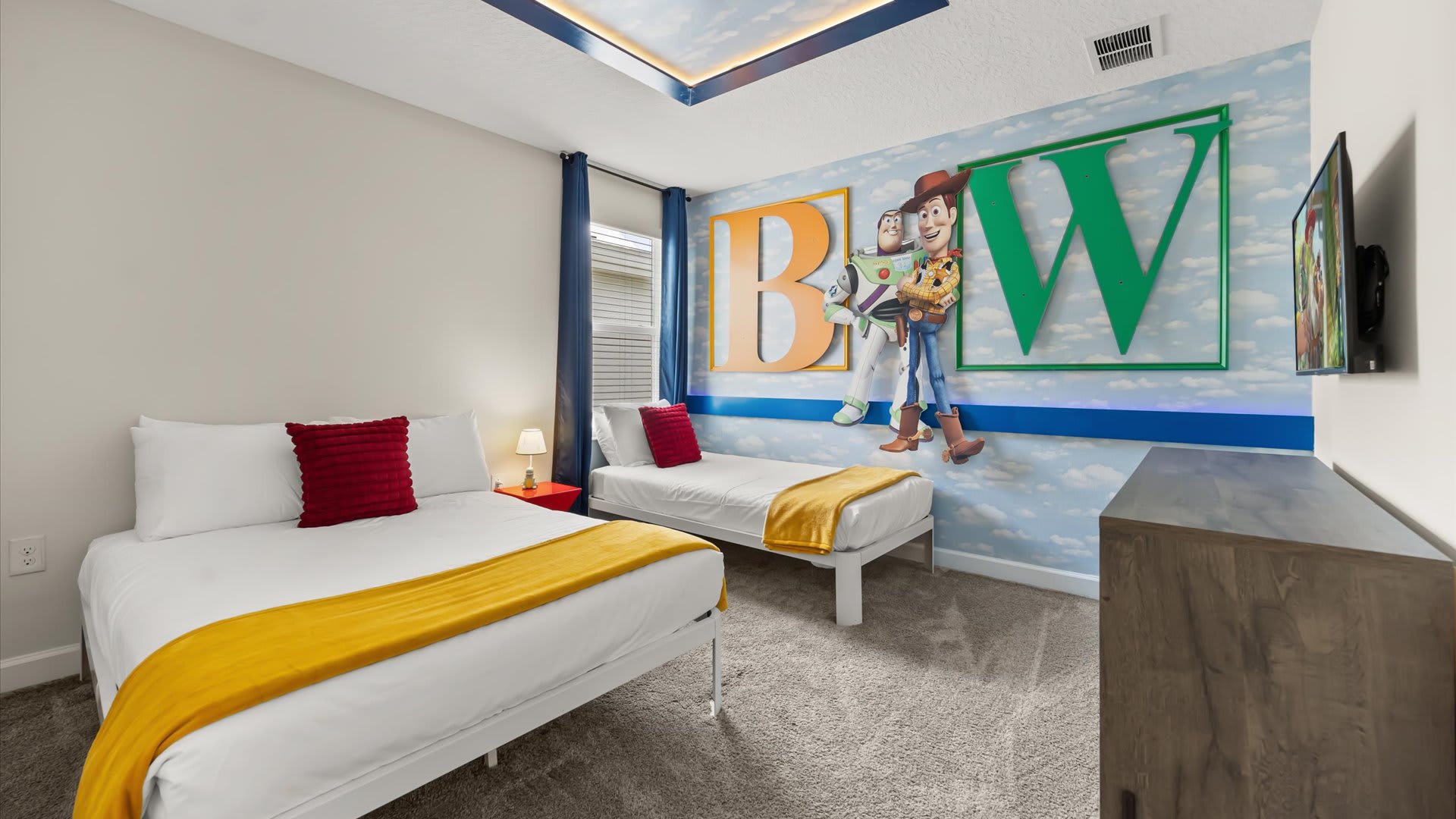 Toy Story-themed bedroom with 1 double bed and 1 single bed