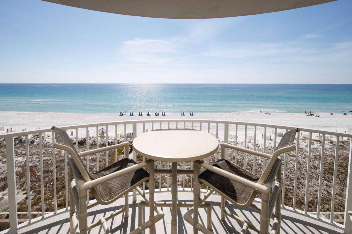 1 BR + 1.5 BA + Pontoon + Pickleball Fun