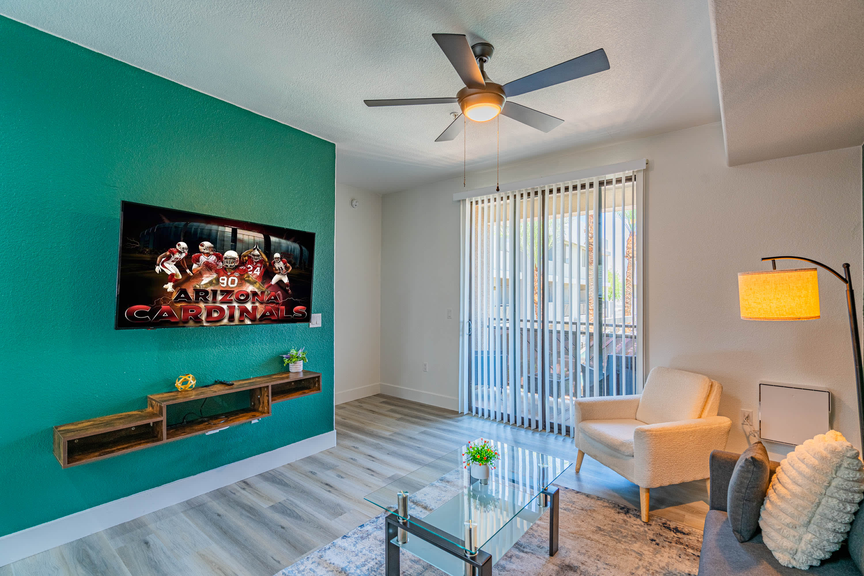 Modern Oasis With Stylish Amenities - Cozy Retreat In Glendale - Glendale, AZ
