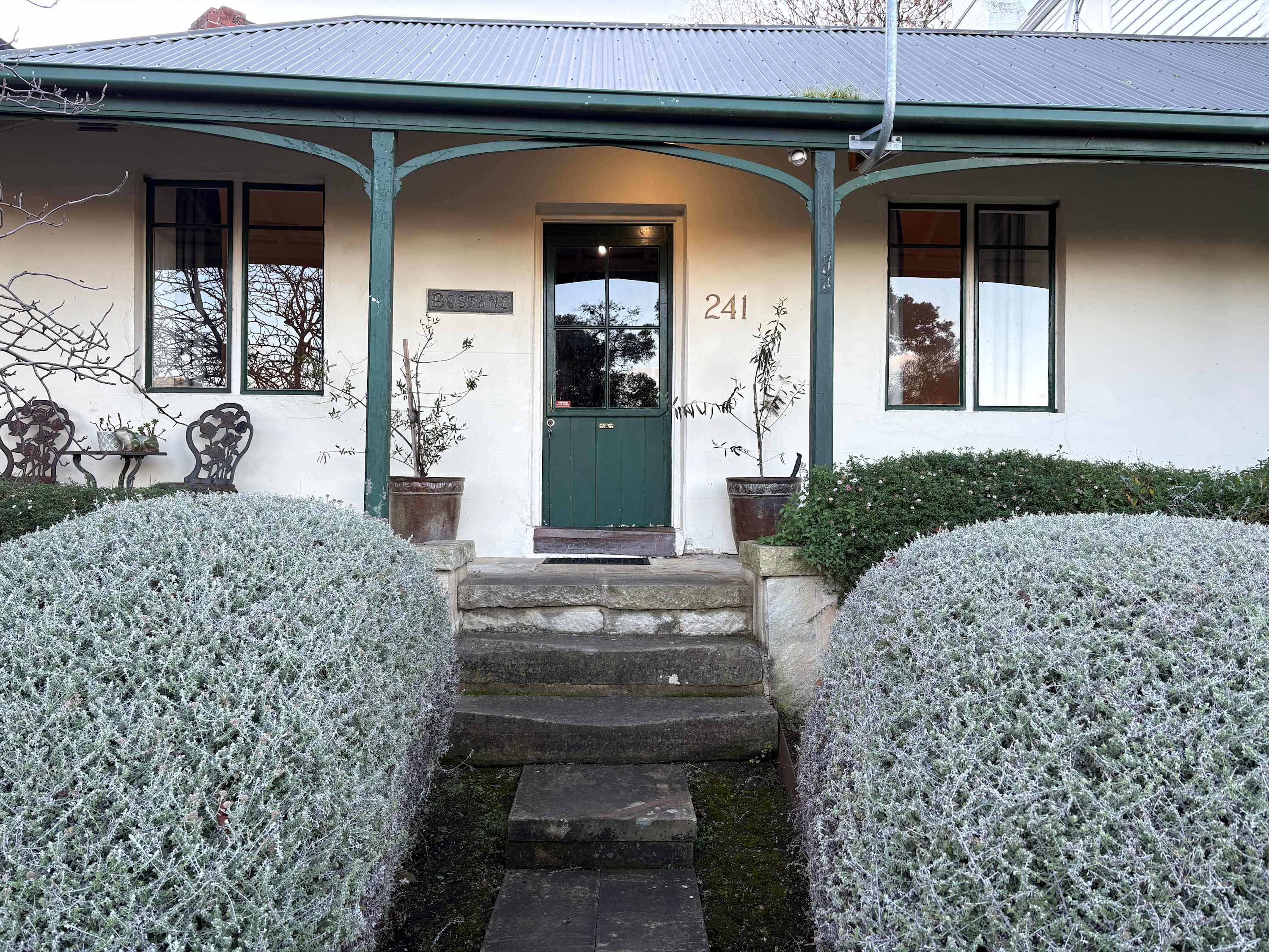 Historic 3-Bed 'Bostane Cottage' 5 minutes to City.