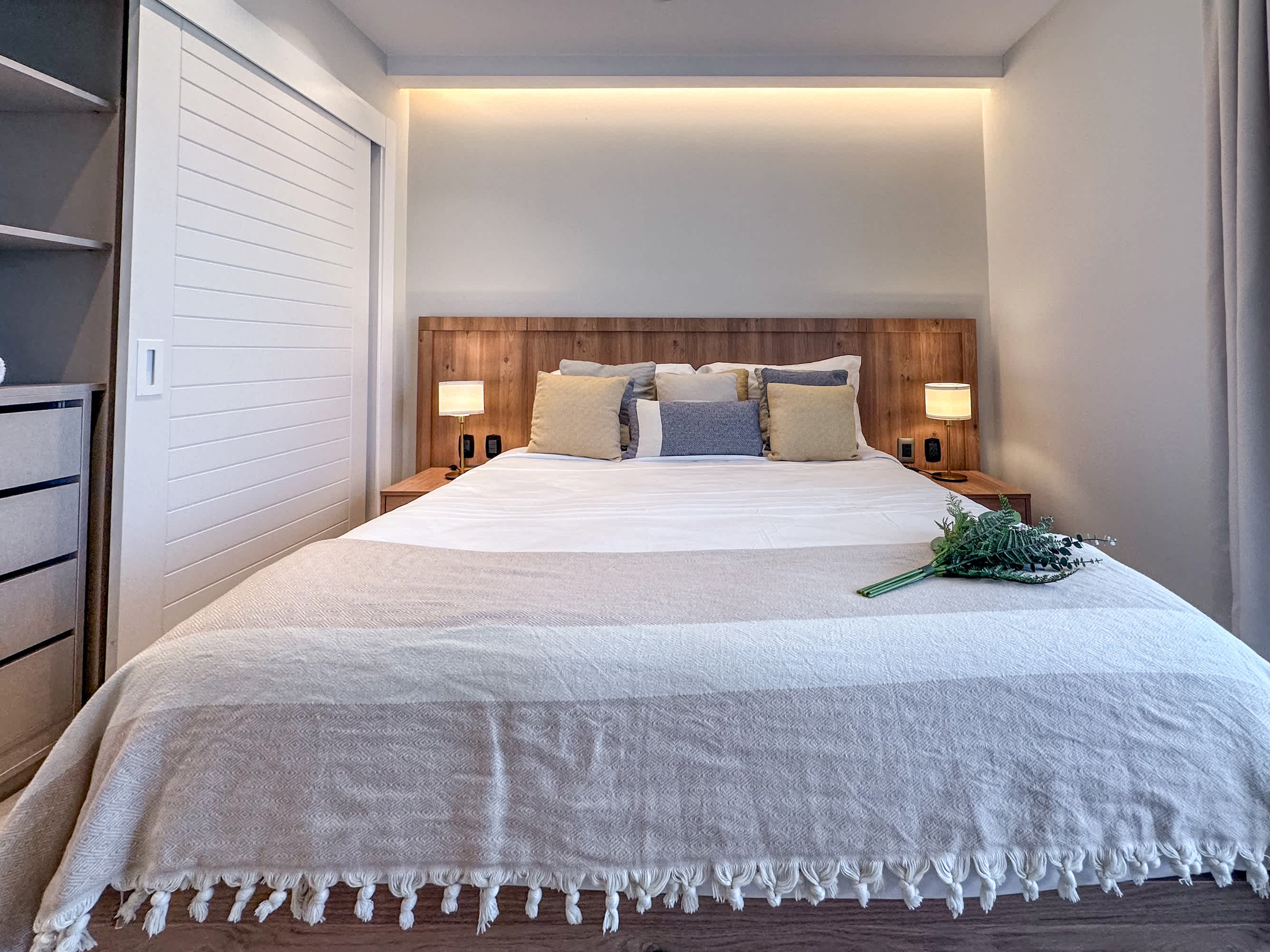 Fantastic 2 BR apartment steps from beach