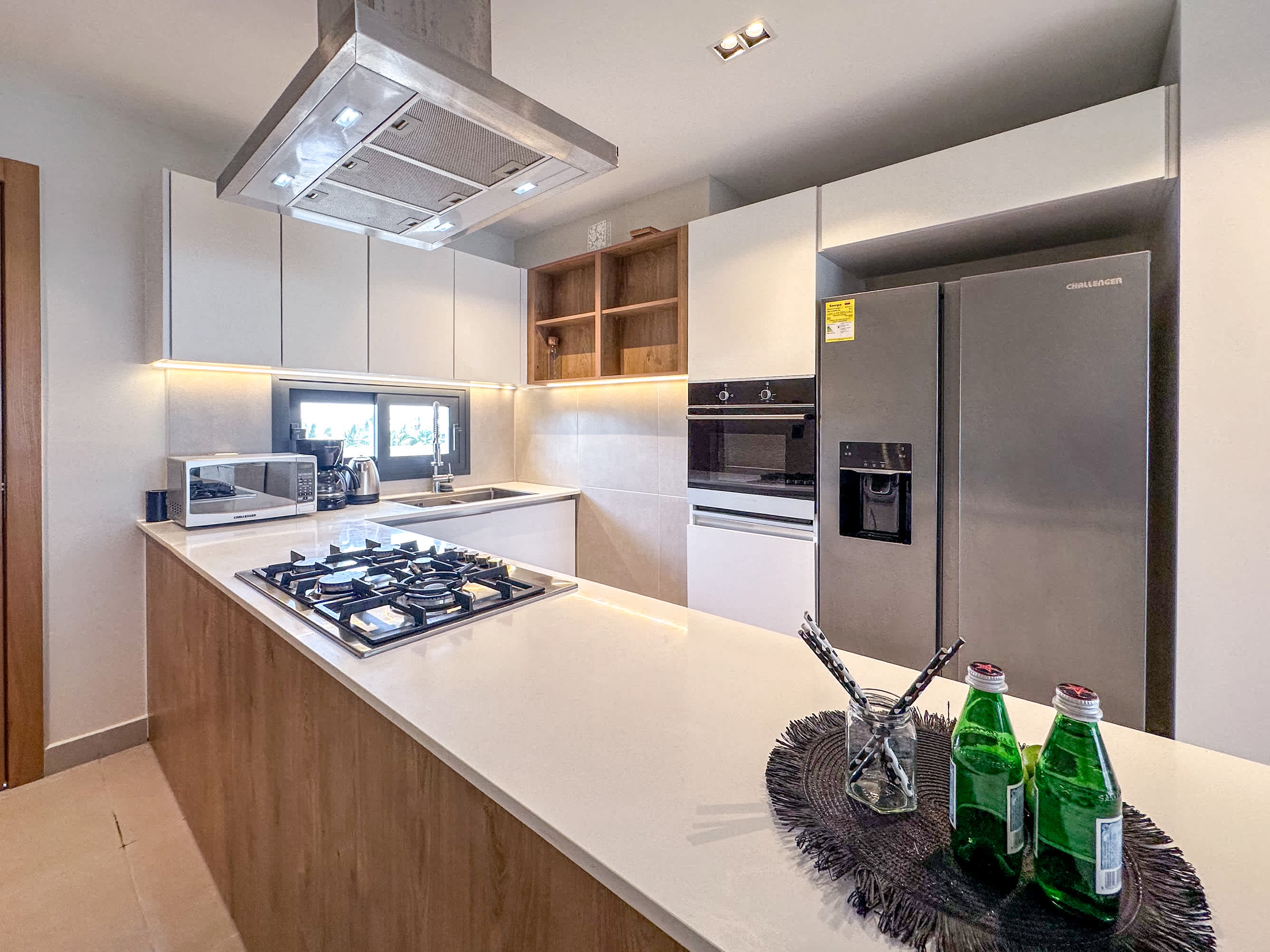 Fantastic 2 BR apartment steps from beach