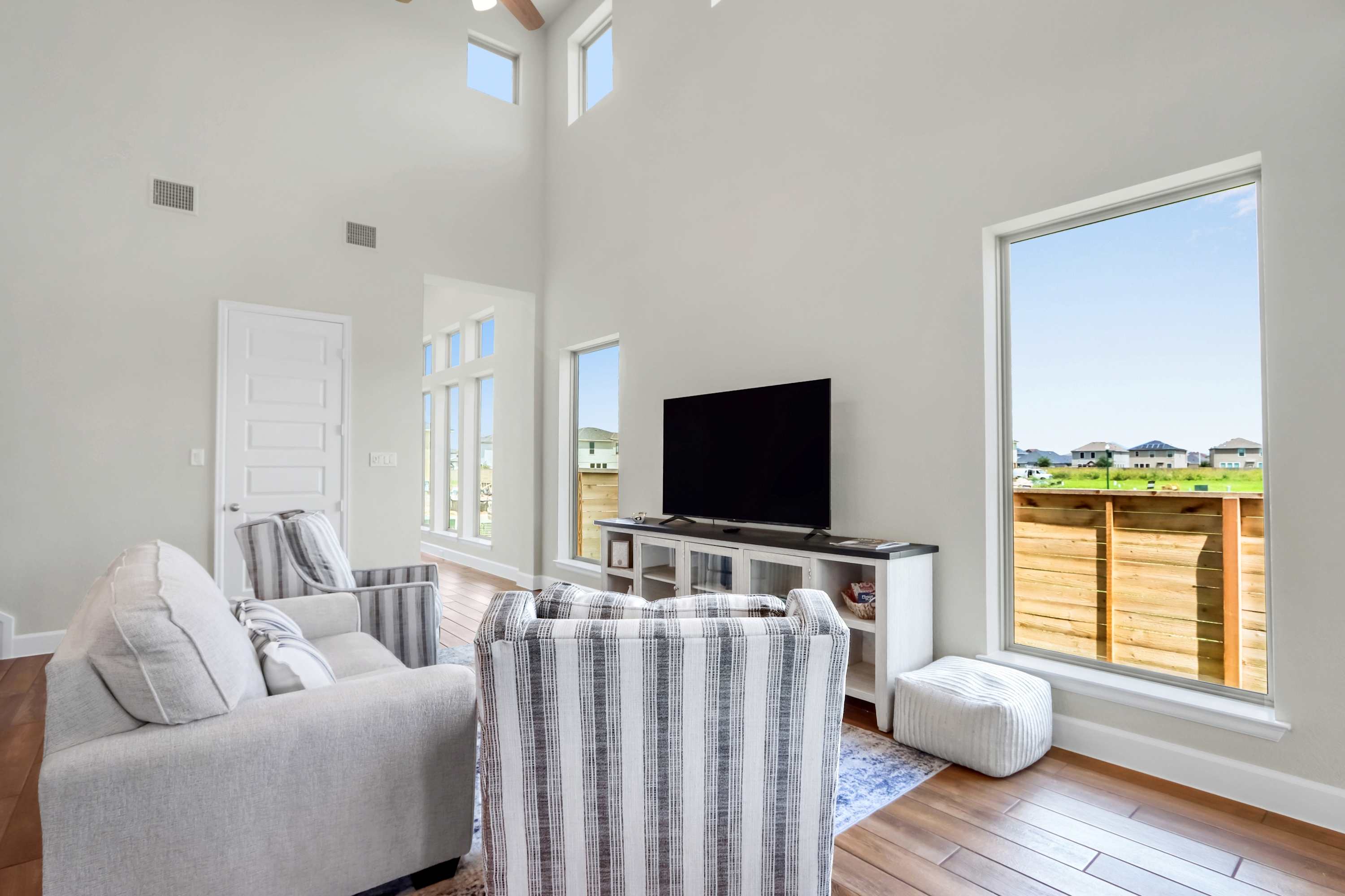 Dakota Cottage – Stay for 10