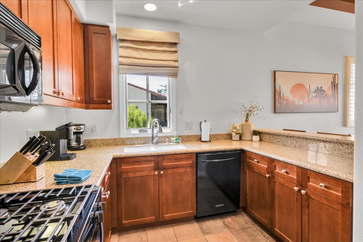 Upstairs 1BR Villa with Impeccable Views #A - Photo 5