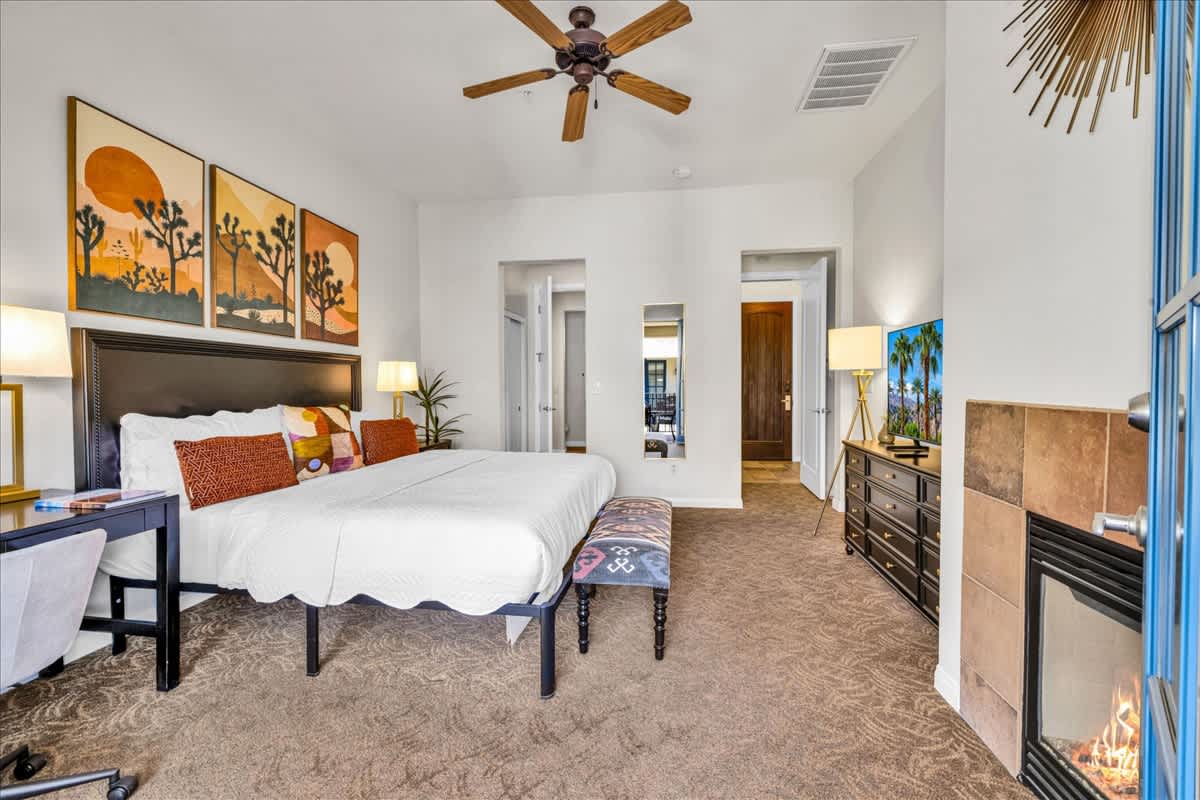 Upstairs Studio with Impeccable Views #B - Photo 4