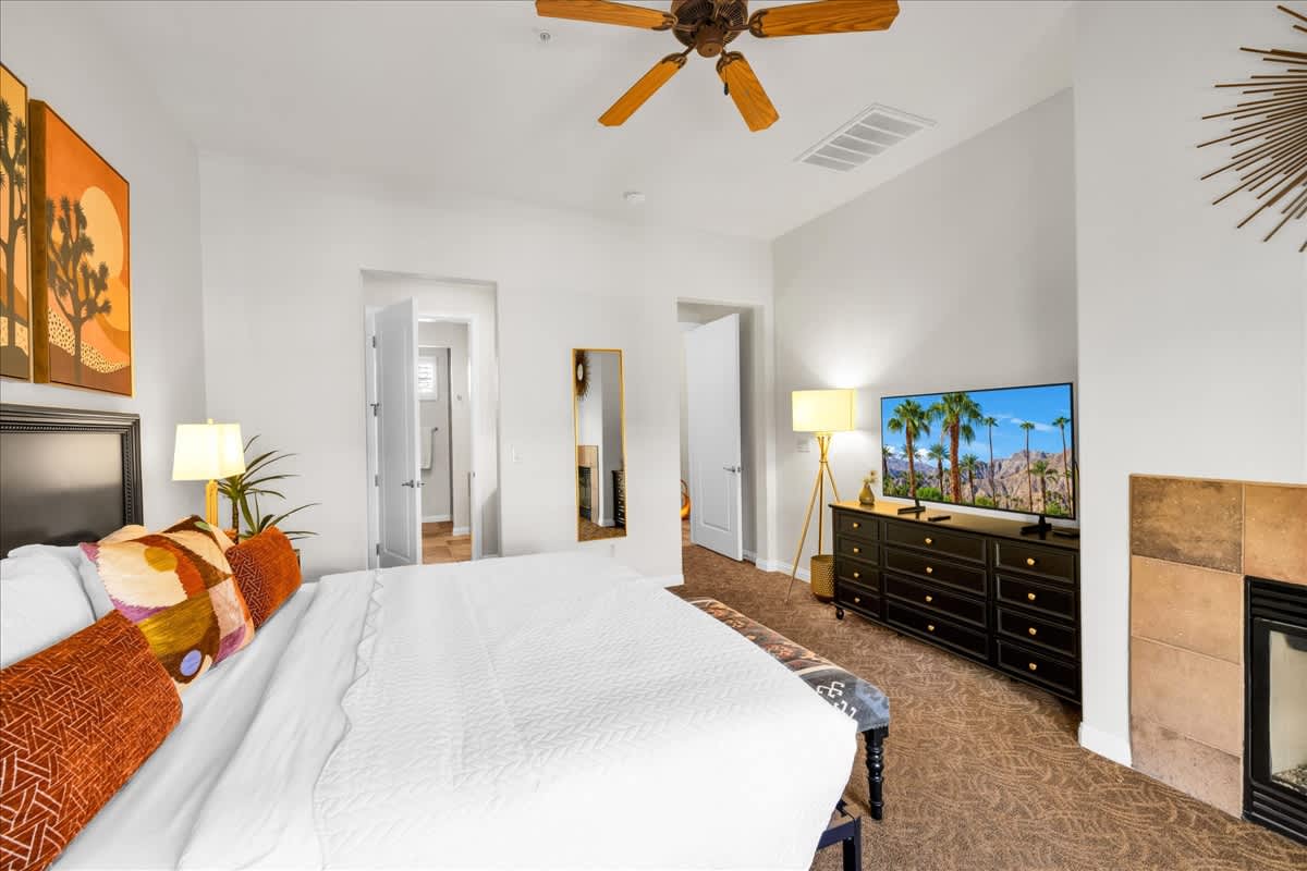 Upstairs Studio with Impeccable Views #B - Photo 3