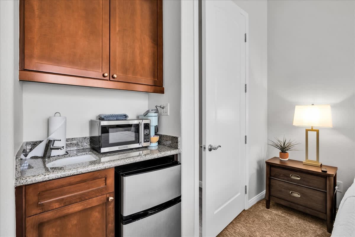 Upstairs Studio in Heart of Legacy Villas #C - Photo 4