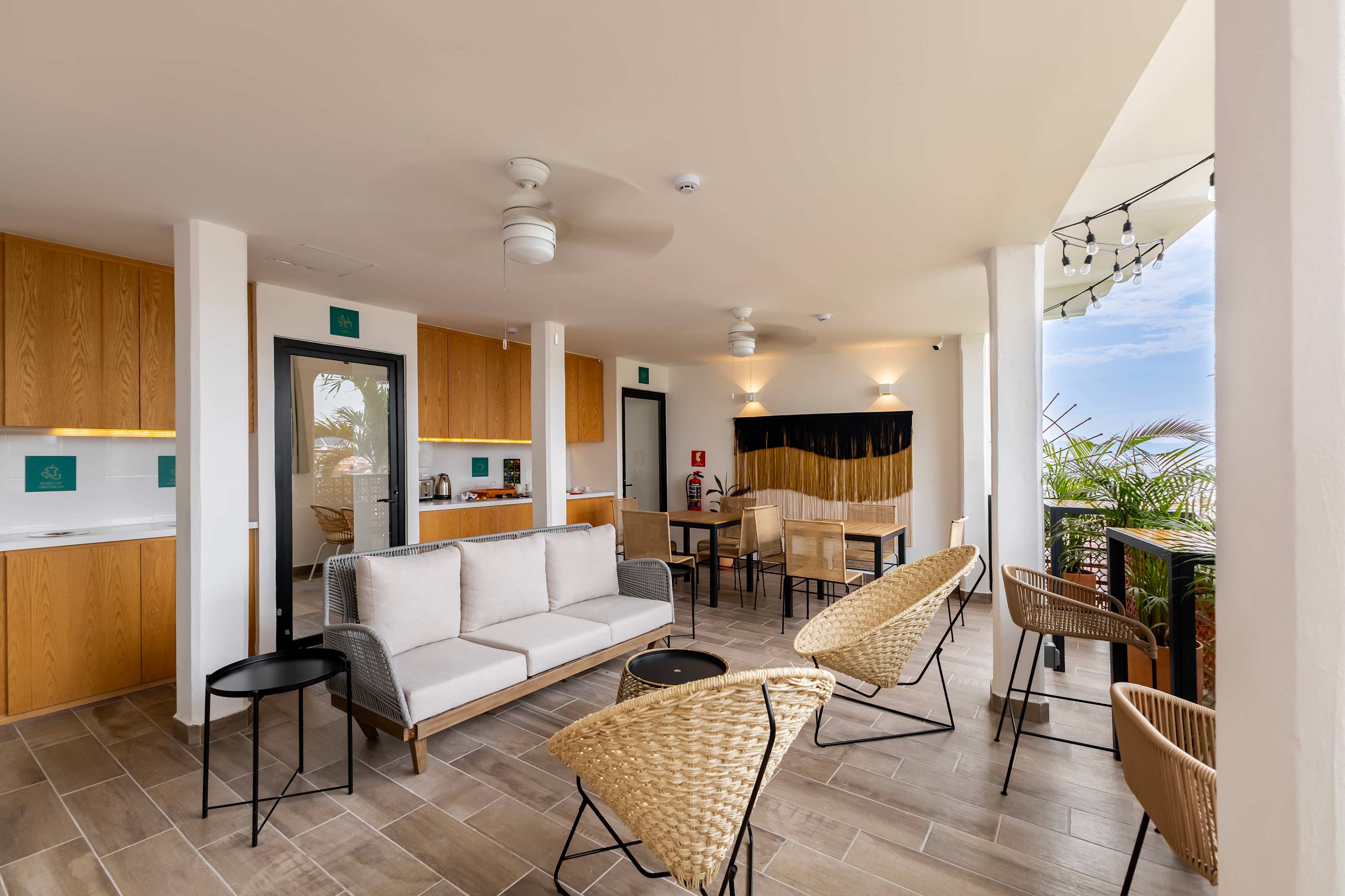 Rooftop Sunset Spot | Near Beach | A/C 5