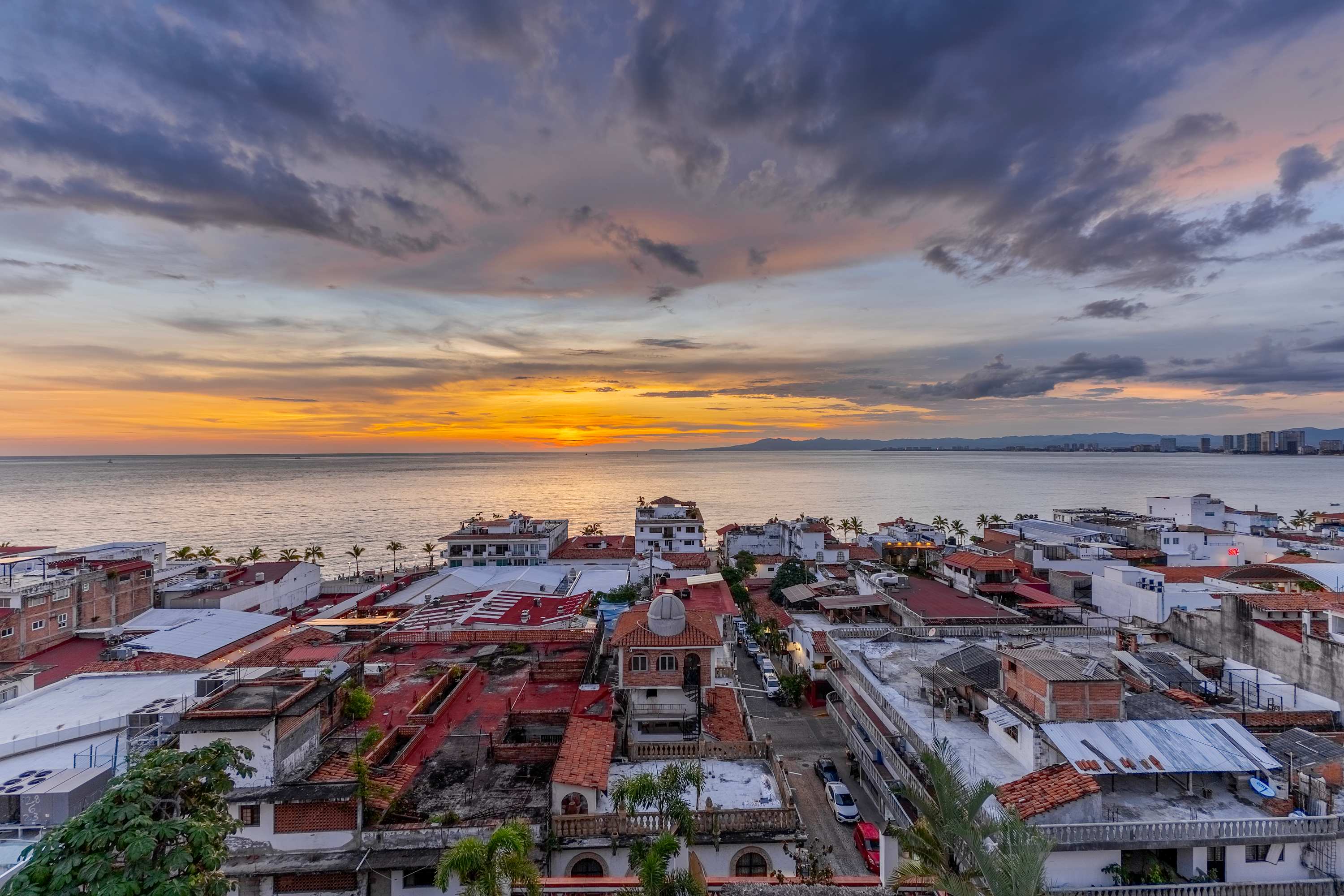 Ocean Breeze 2BR | A/C & Sea Views